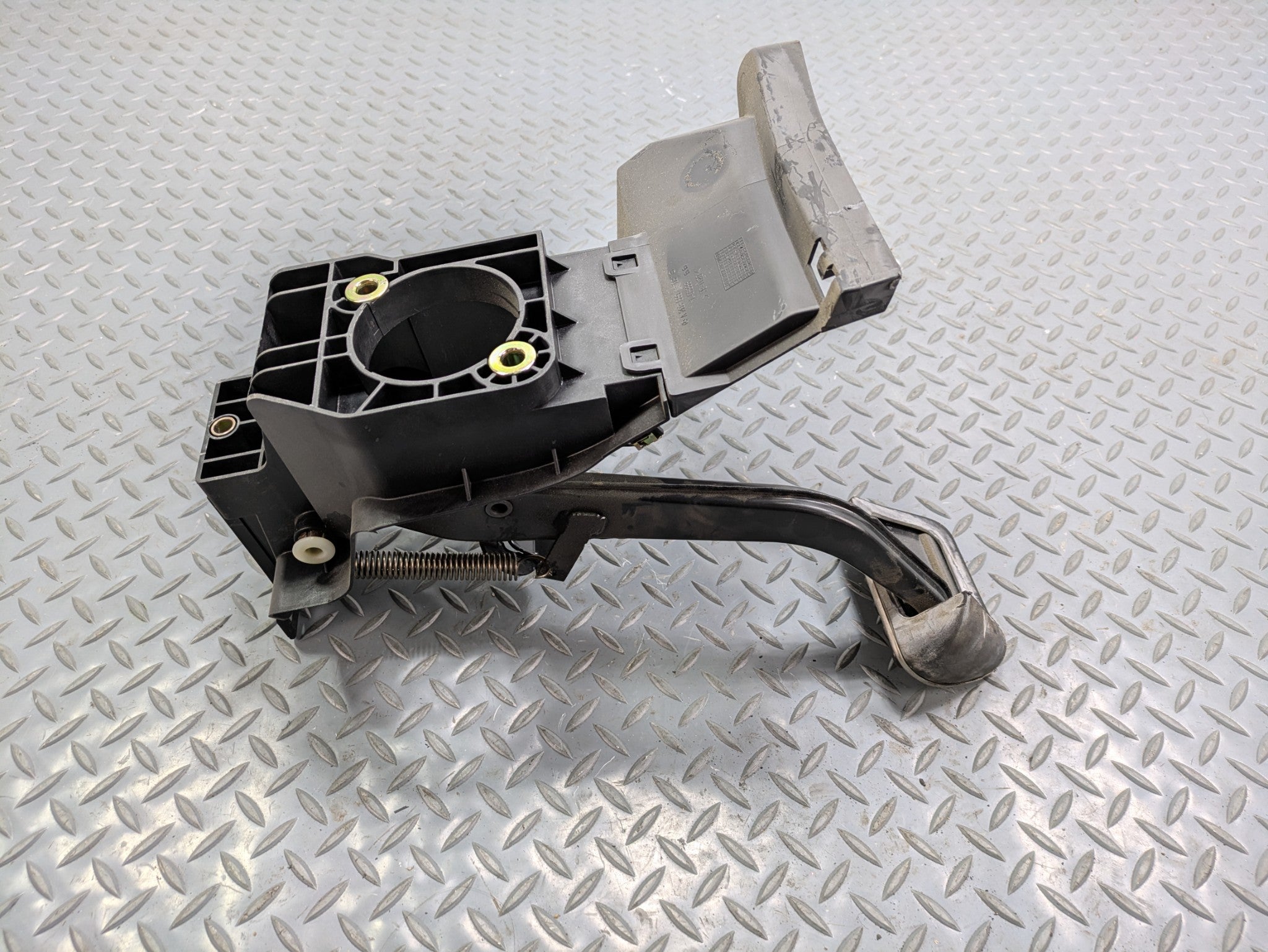 2004 - 2006 OEM MERCEDES-BENZ C230 PARKING BRAKE PEDAL ASSEMBLY