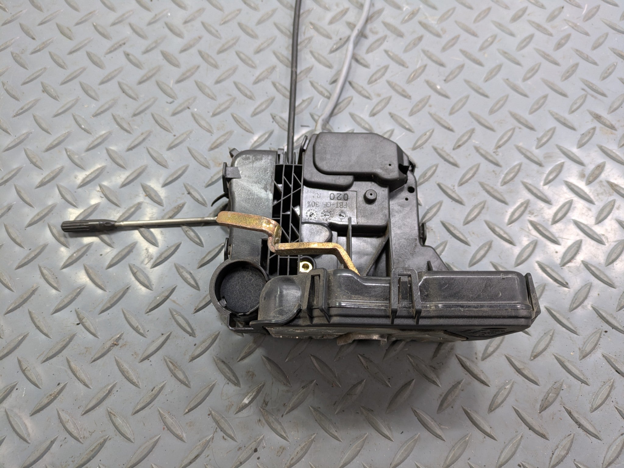 2004 - 2006 OEM MERCEDES-BENZ C230 FRONT RIGHT PASSENGER SIDE DOOR LATCH LOCK