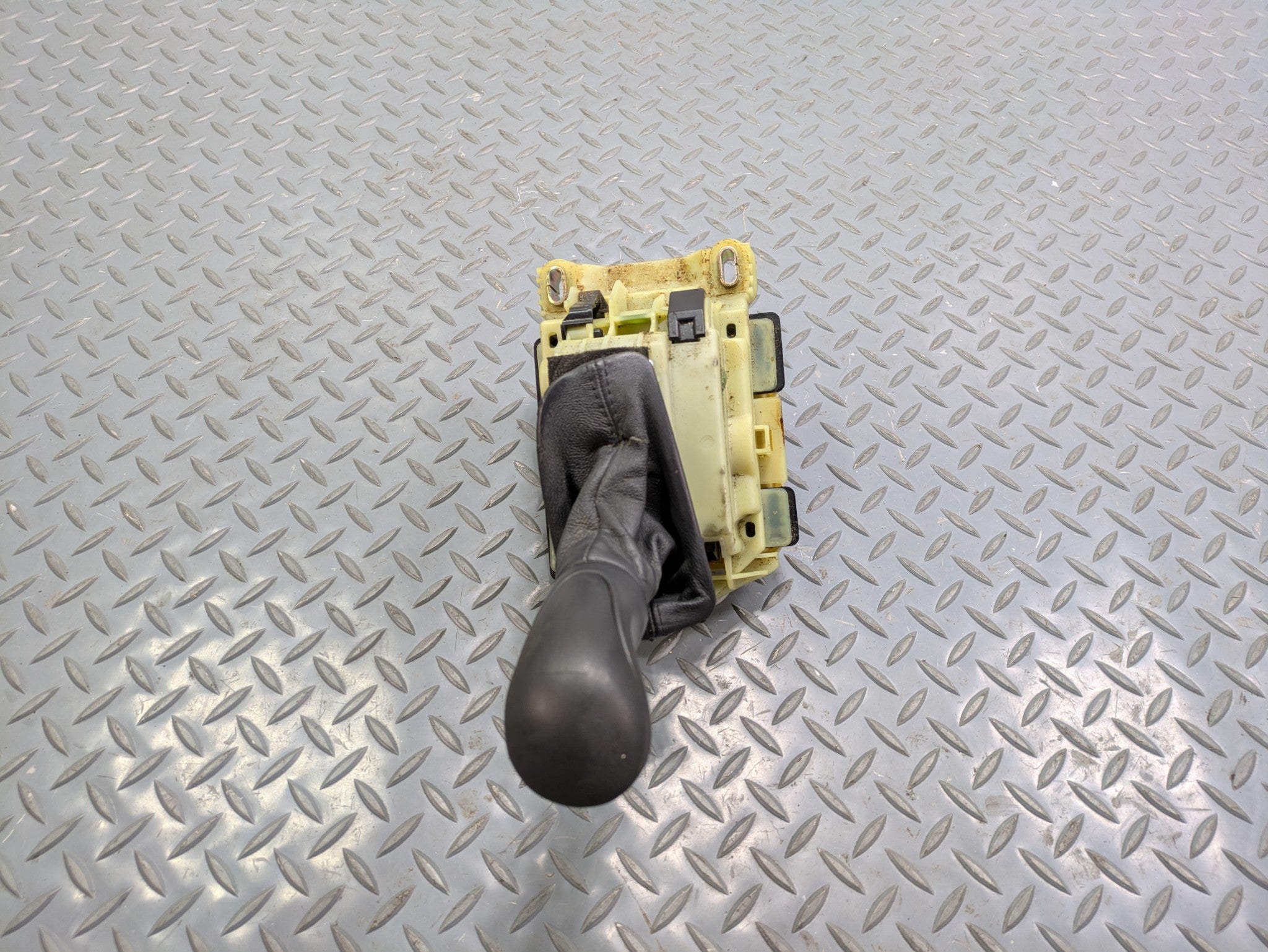 2004 - 2006 OEM MERCEDES-BENZ C230 FLOOR AUTOMATIC GEAR SHIFTER ASSEMBLY