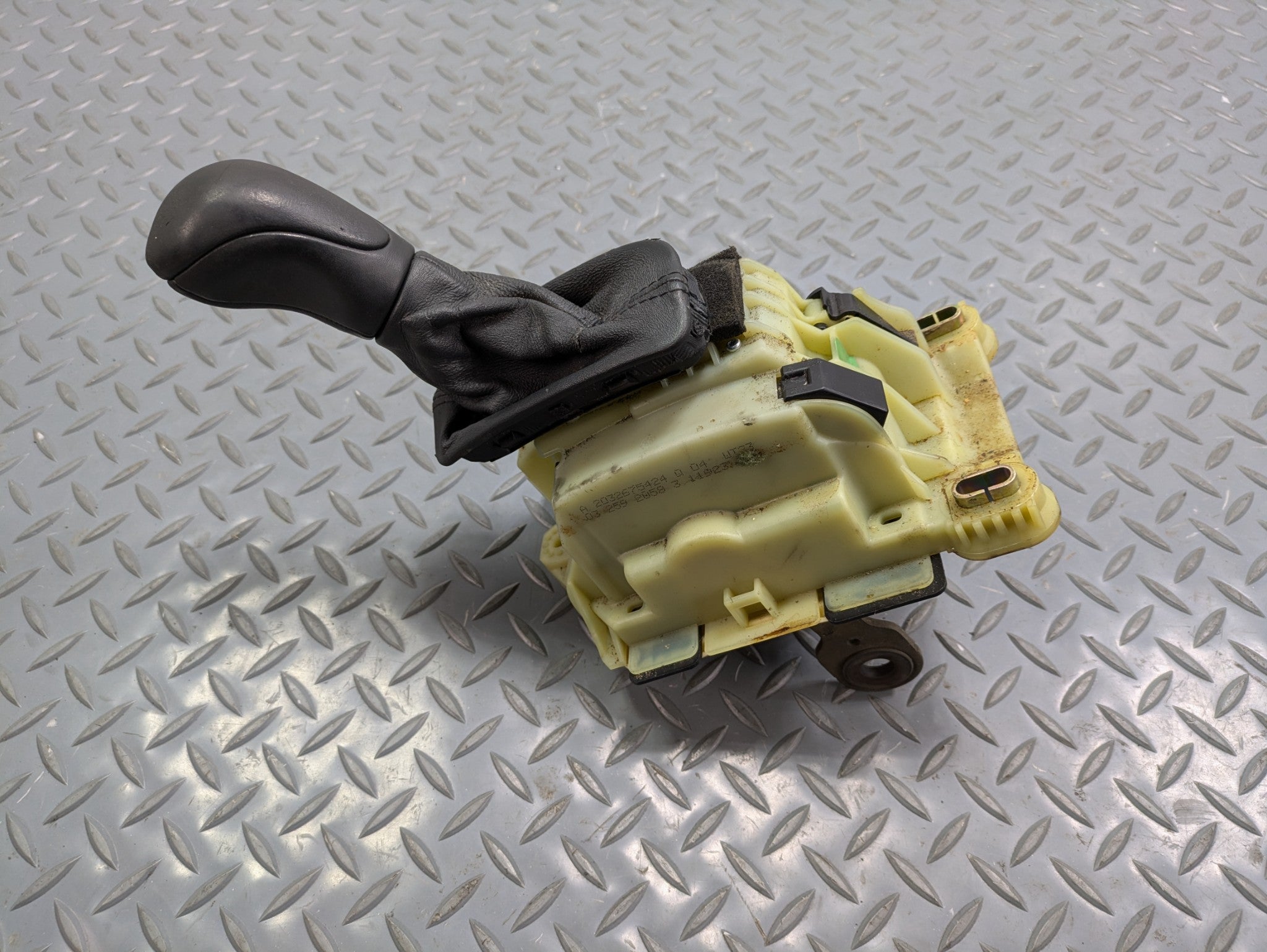 2004 - 2006 OEM MERCEDES-BENZ C230 FLOOR AUTOMATIC GEAR SHIFTER ASSEMBLY