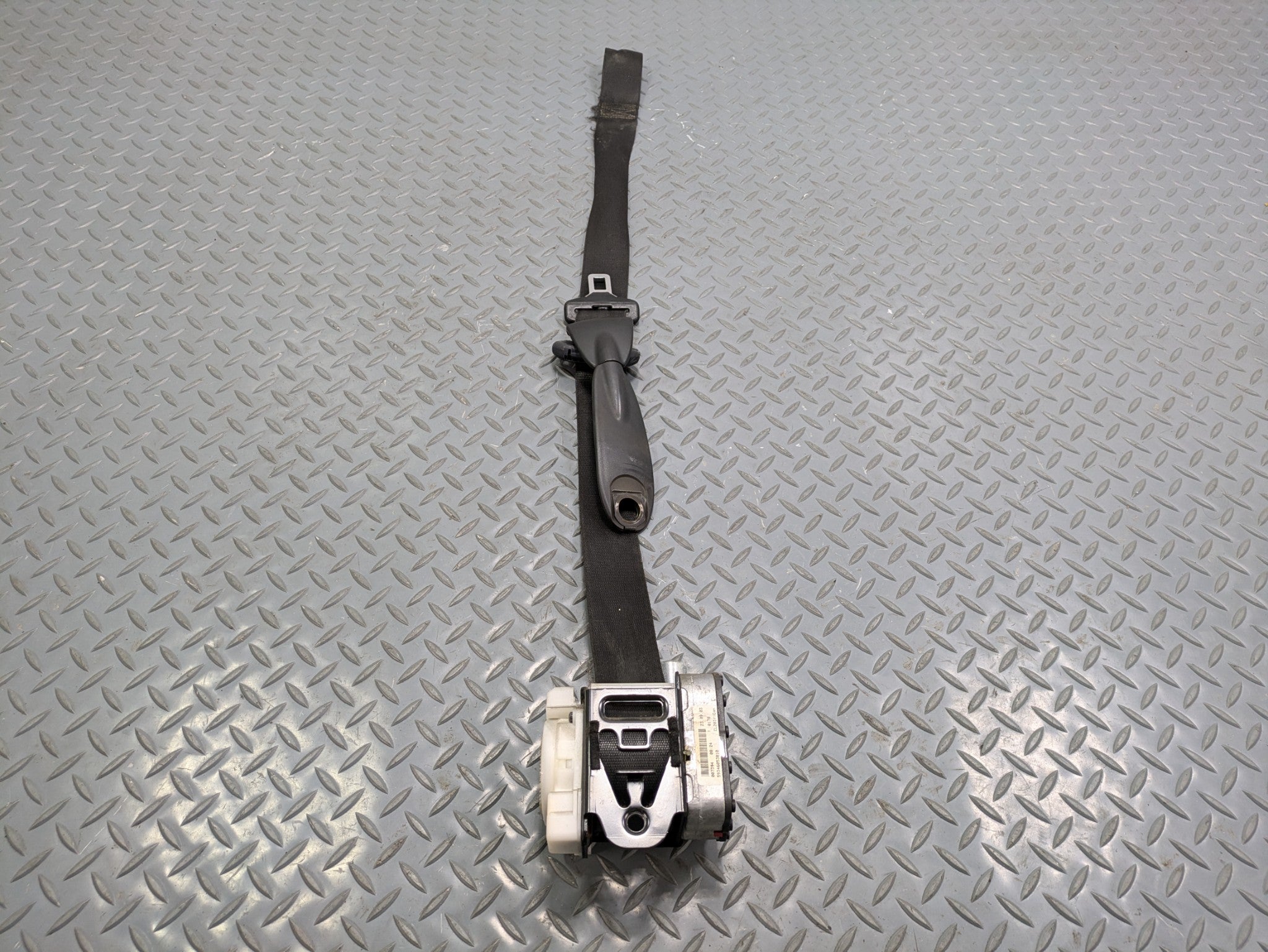 2004 - 2006 OEM MERCEDES-BENZ C230 FRONT LEFT DRIVER SIDE SEAT BELT BLACK