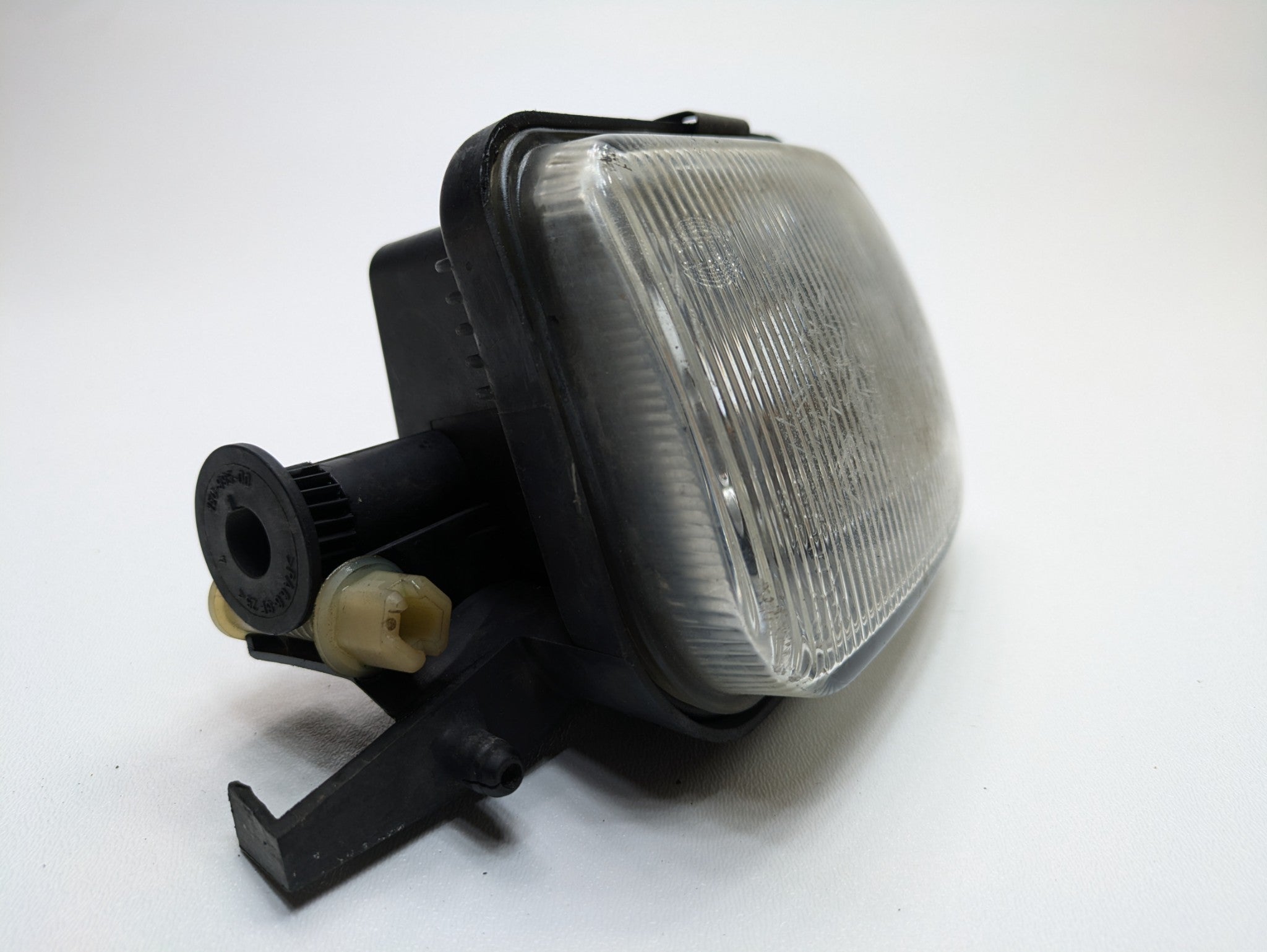 04 - 06 OEM MERCEDES-BENZ C230 FRONT RIGHT PASSENGER SIDE BUMPER FOG LIGHT LAMP