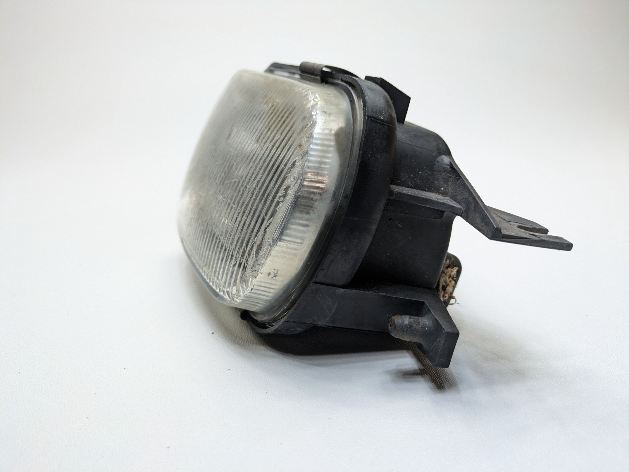 04 - 06 OEM MERCEDES-BENZ C230 FRONT RIGHT PASSENGER SIDE BUMPER FOG LIGHT LAMP