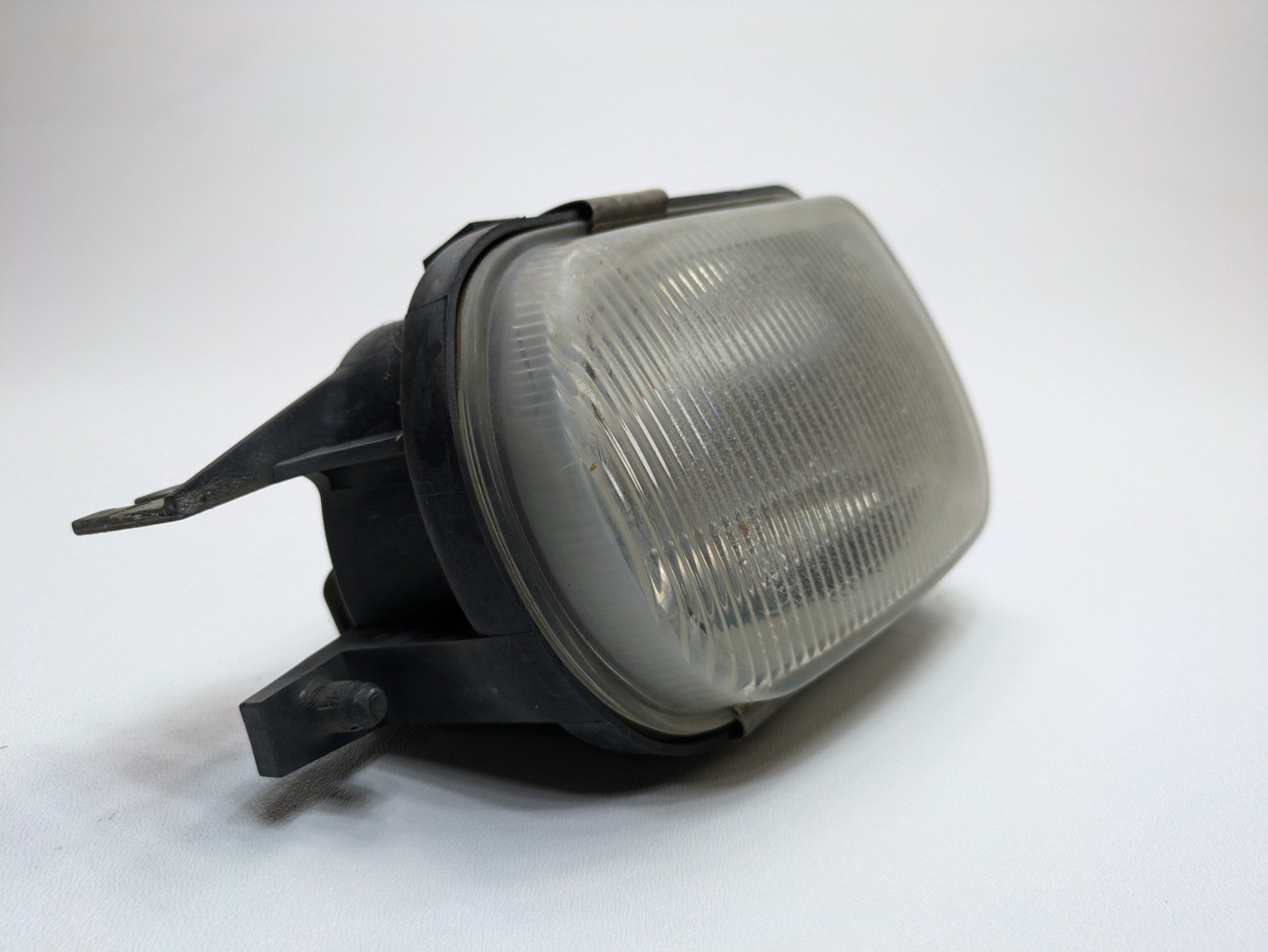 04 - 06 OEM MERCEDES-BENZ C230 FRONT LEFT DRIVER SIDE BUMPER FOG LIGHT LAMP