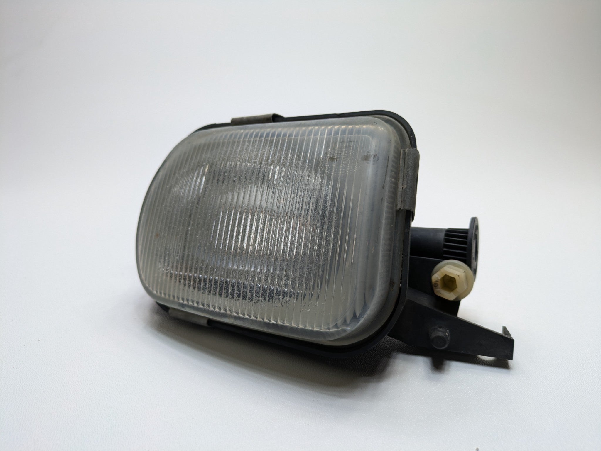 04 - 06 OEM MERCEDES-BENZ C230 FRONT LEFT DRIVER SIDE BUMPER FOG LIGHT LAMP