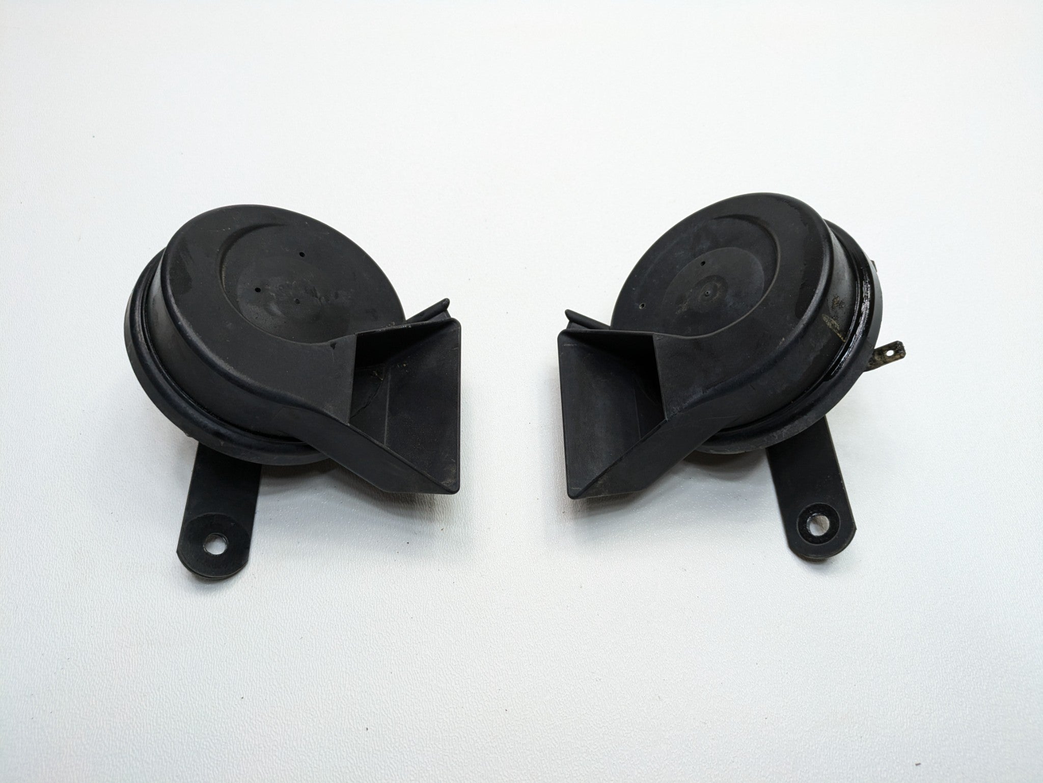 2004 - 2006 OEM MERCEDES-BENZ C230 NOTE TONE FREQUENCY PITCH SIGNAL HORN SET