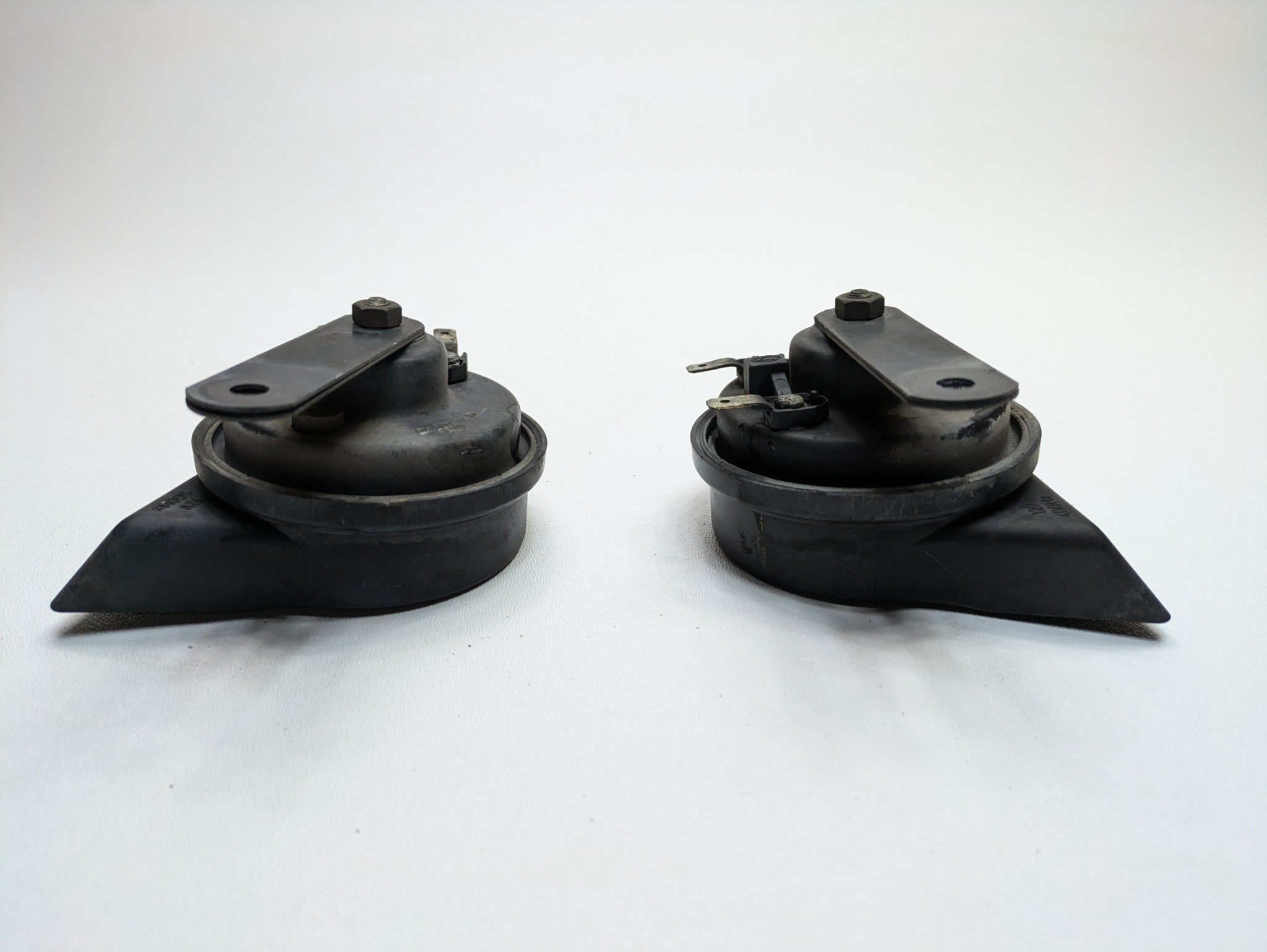 2004 - 2006 OEM MERCEDES-BENZ C230 NOTE TONE FREQUENCY PITCH SIGNAL HORN SET