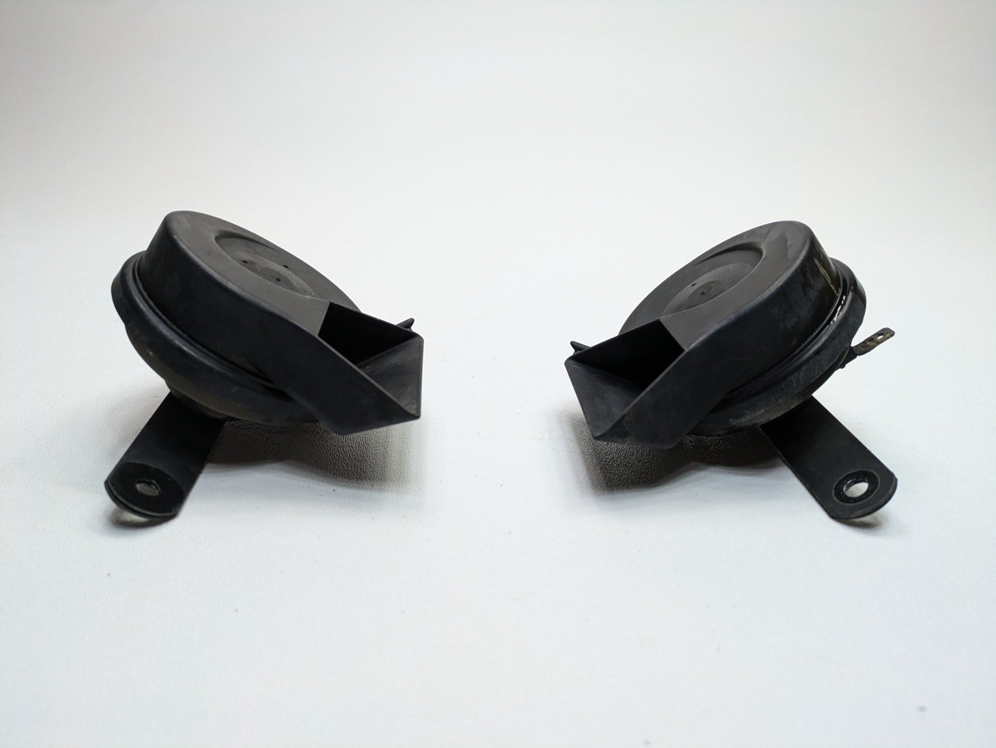 2004 - 2006 OEM MERCEDES-BENZ C230 NOTE TONE FREQUENCY PITCH SIGNAL HORN SET