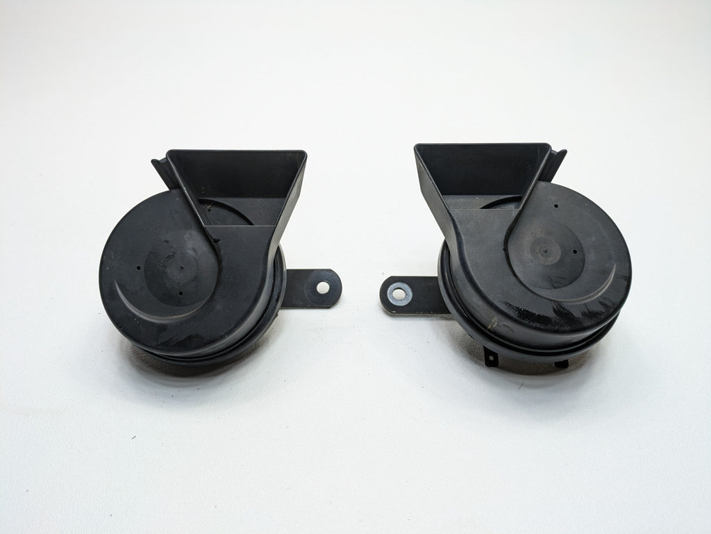 2004 - 2006 OEM MERCEDES-BENZ C230 NOTE TONE FREQUENCY PITCH SIGNAL HORN SET