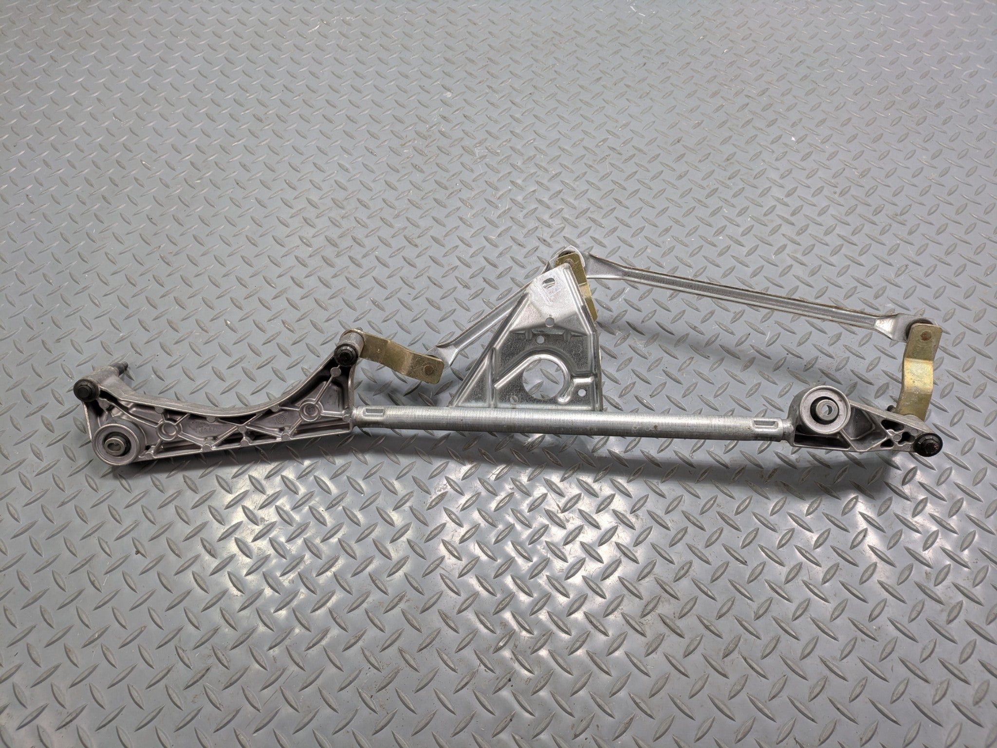 2004 - 2006 OEM MERCEDES-BENZ C230 WINDSHIELD WIPER TRANSMISSION LINKAGE