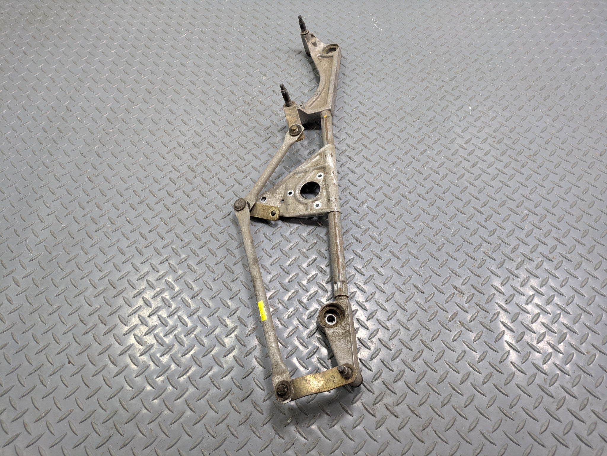 2004 - 2006 OEM MERCEDES-BENZ C230 WINDSHIELD WIPER TRANSMISSION LINKAGE