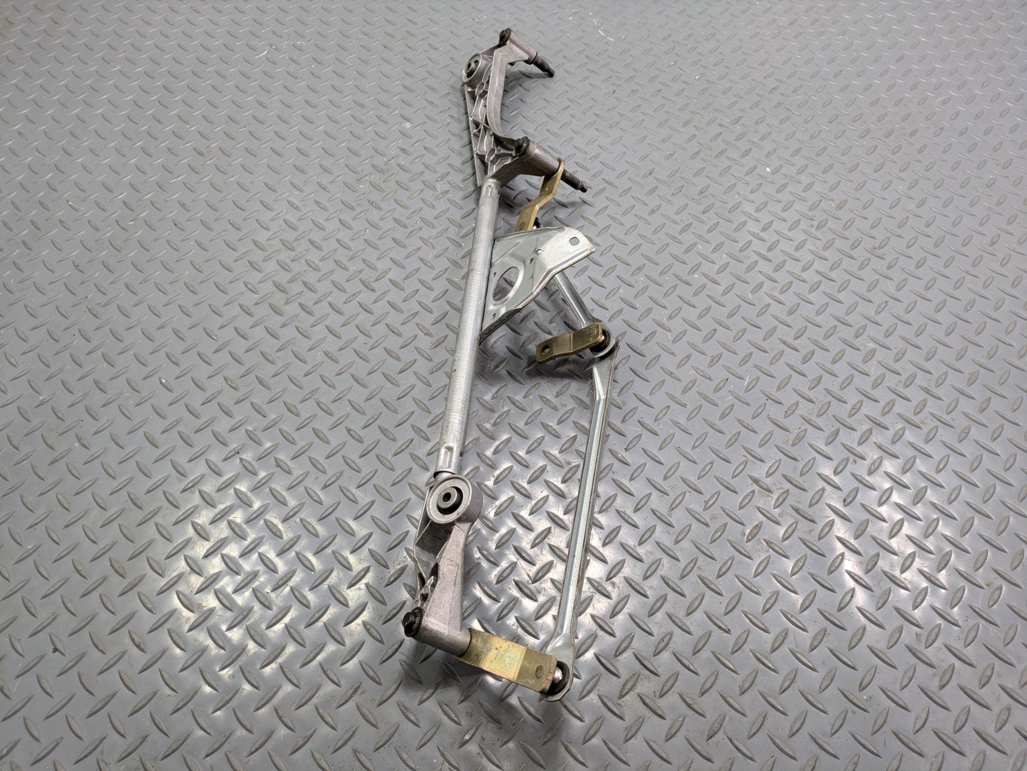 2004 - 2006 OEM MERCEDES-BENZ C230 WINDSHIELD WIPER TRANSMISSION LINKAGE