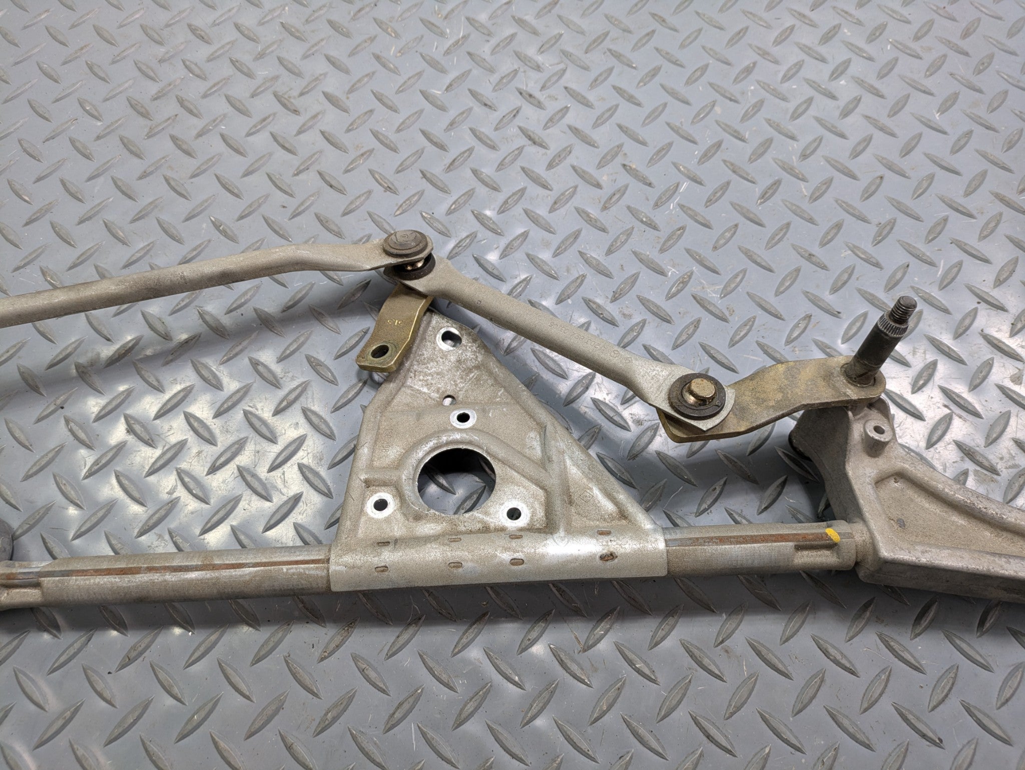 2004 - 2006 OEM MERCEDES-BENZ C230 WINDSHIELD WIPER TRANSMISSION LINKAGE