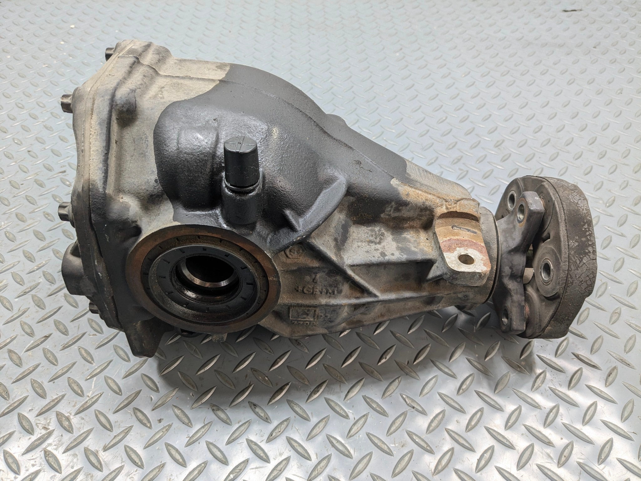 2004 - 2006 OEM MERCEDES-BENZ C230 REAR AXLE DIFFERENTIAL CARRIER ASSEMBLY 3.27