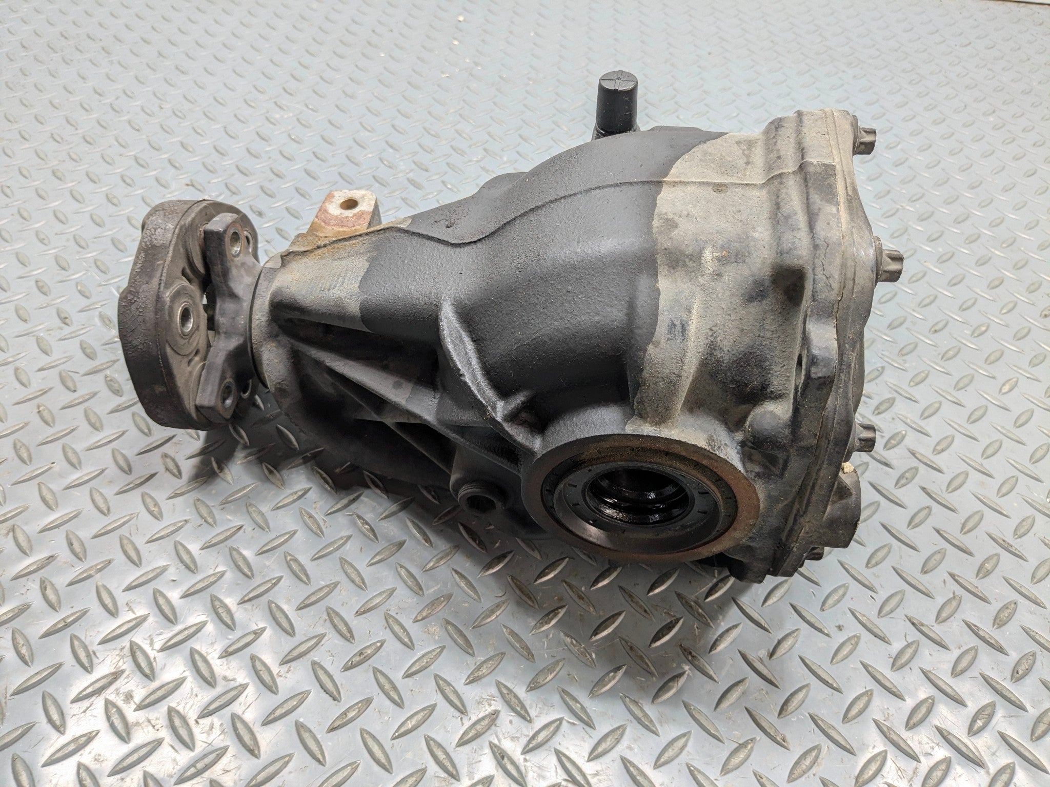 2004 - 2006 OEM MERCEDES-BENZ C230 REAR AXLE DIFFERENTIAL CARRIER ASSEMBLY 3.27