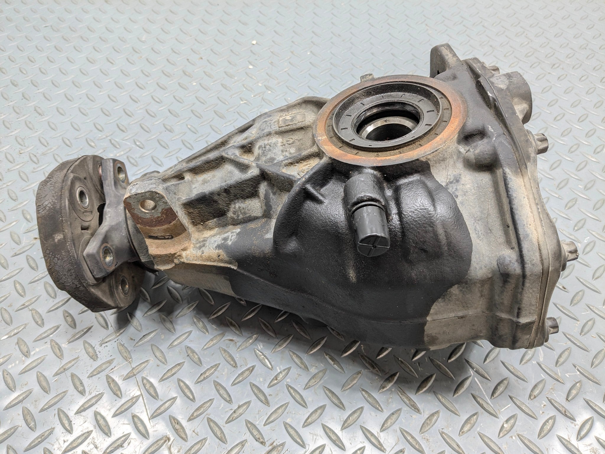 2004 - 2006 OEM MERCEDES-BENZ C230 REAR AXLE DIFFERENTIAL CARRIER ASSEMBLY 3.27