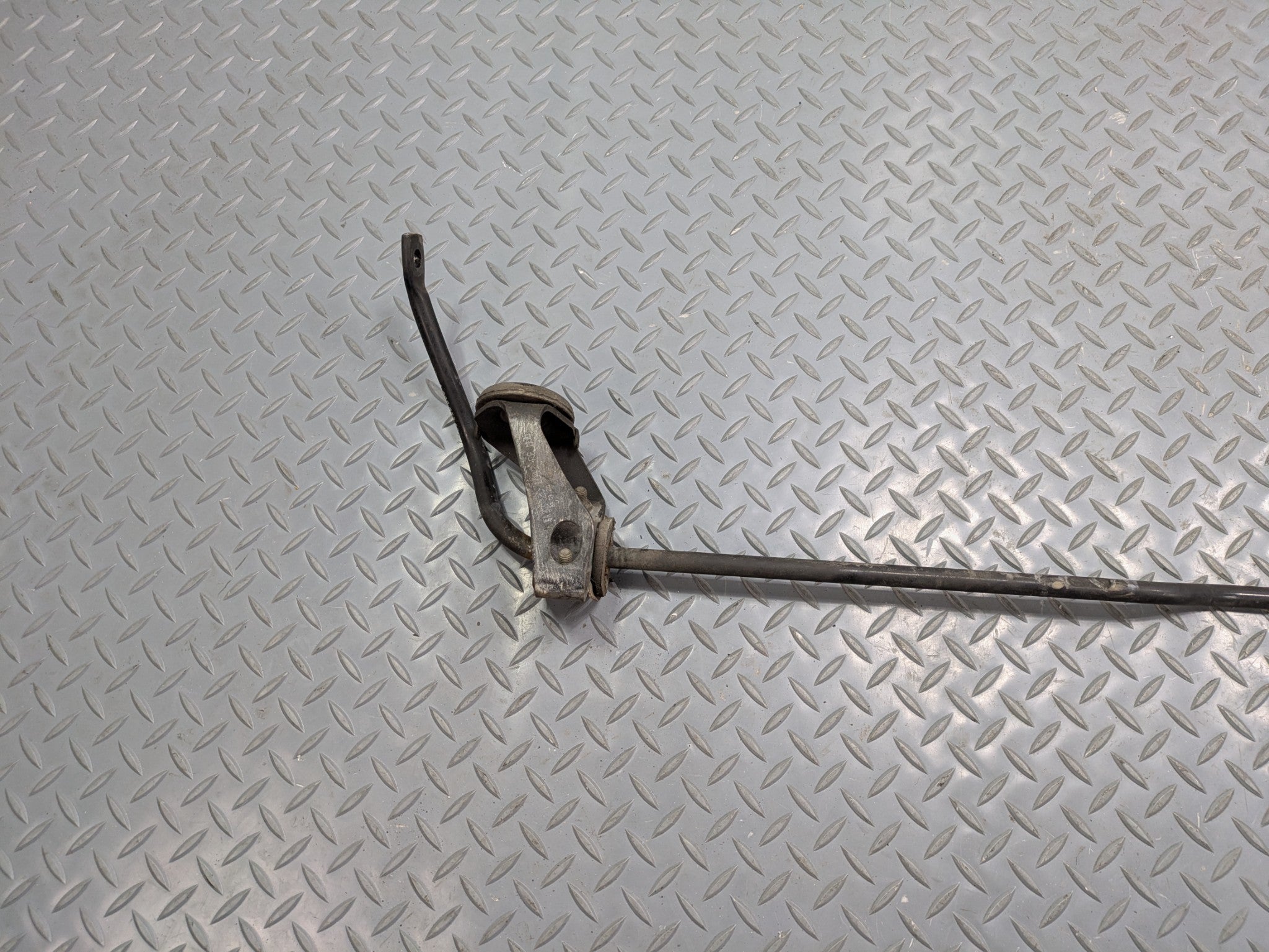 2004 - 2006 OEM MERCEDES-BENZ C230 REAR STABILIZER SUSPENSION ANTI ROLL SWAY BAR