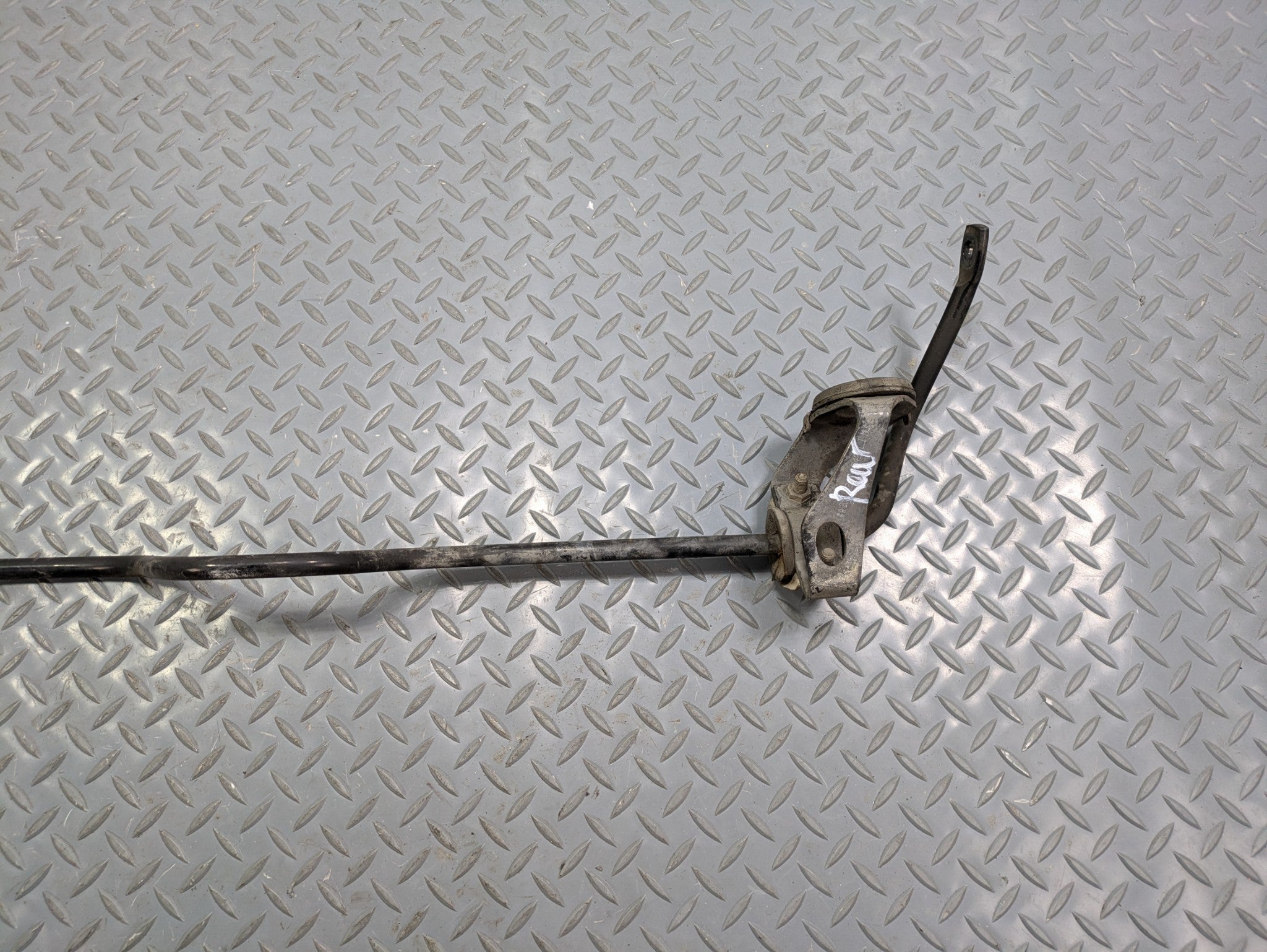 2004 - 2006 OEM MERCEDES-BENZ C230 REAR STABILIZER SUSPENSION ANTI ROLL SWAY BAR