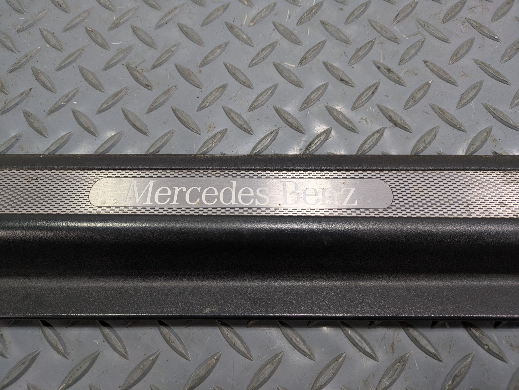 2004 - 2006 OEM MERCEDES-BENZ C230 FRONT LEFT DRIVER SIDE DOOR SILL PLATE
