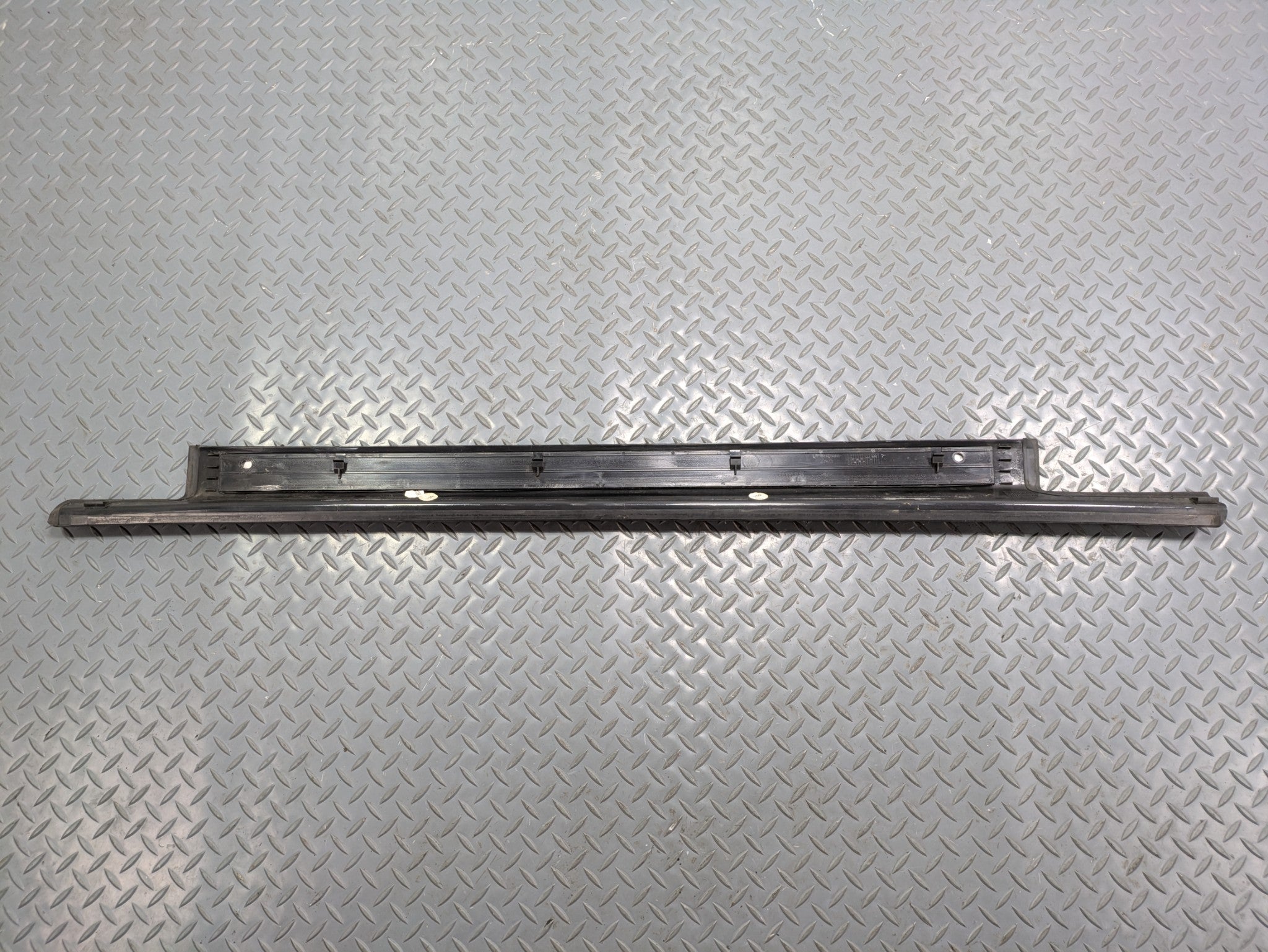 2004 - 2006 OEM MERCEDES-BENZ C230 FRONT LEFT DRIVER SIDE DOOR SILL PLATE