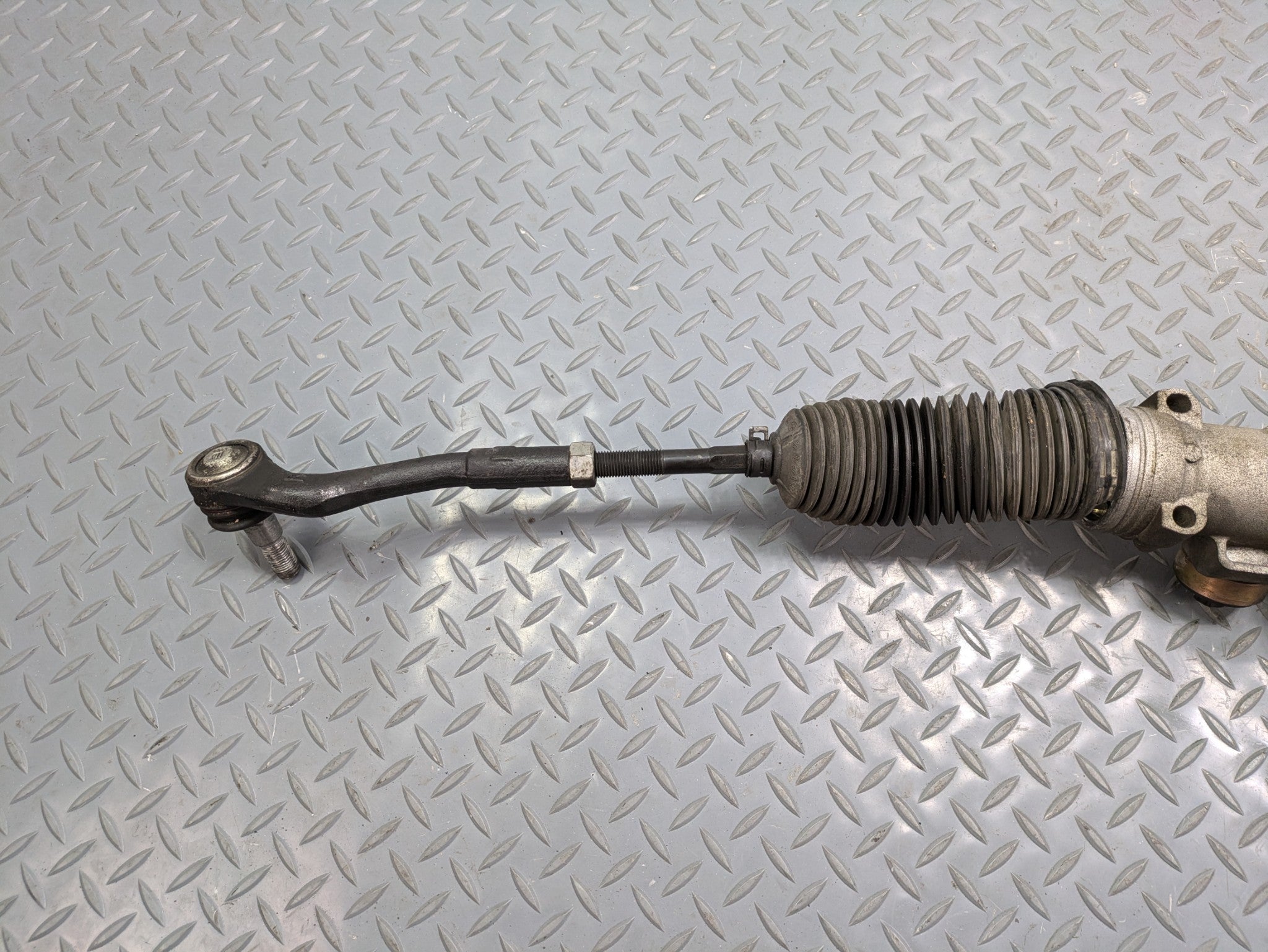 2004 - 2006 OEM MERCEDES-BENZ C230 POWER STEERING GEAR RACK AND PINION ASSEMBLY