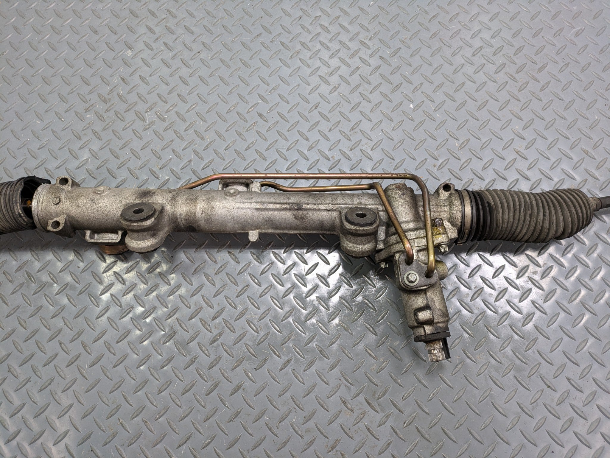 2004 - 2006 OEM MERCEDES-BENZ C230 POWER STEERING GEAR RACK AND PINION ASSEMBLY