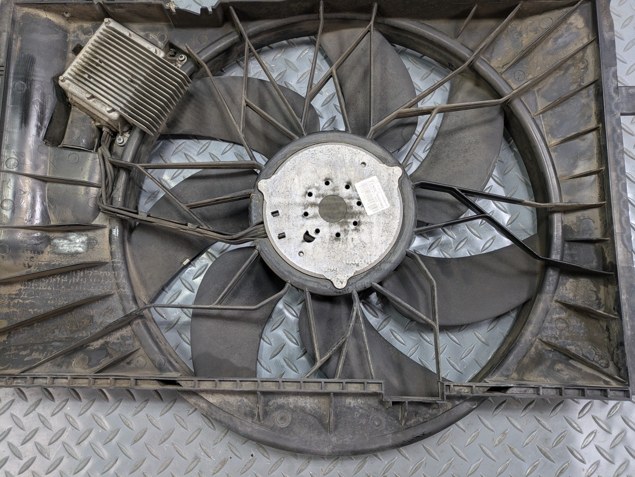 2004 - 2006 OEM MERCEDES-BENZ C230 ELECTRIC COOLING MOTOR FAN ASSEMBLY