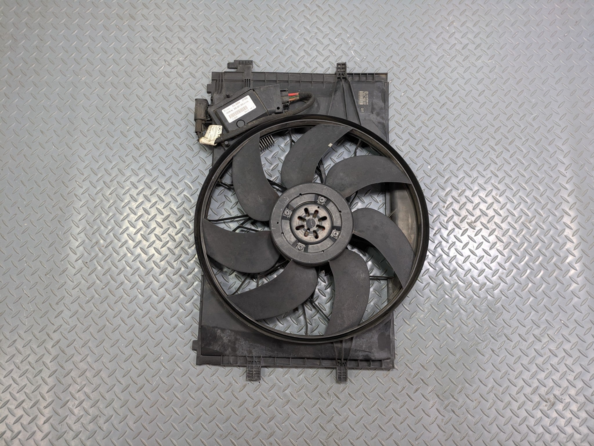 2004 - 2006 OEM MERCEDES-BENZ C230 ELECTRIC COOLING MOTOR FAN ASSEMBLY