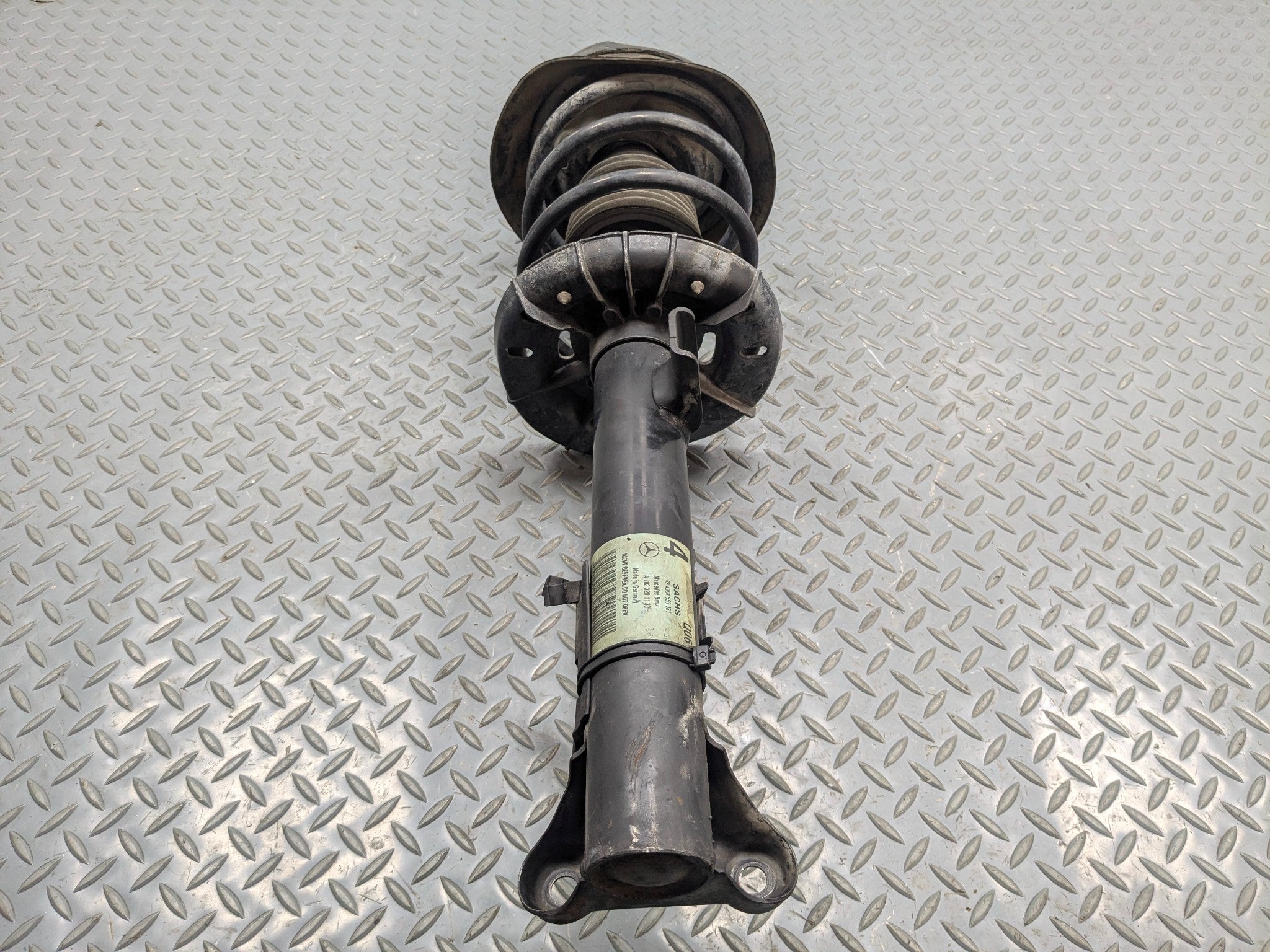 04 - 06 OEM MERCEDES-BENZ C230 FRONT RIGHT PASSENGER SIDE SHOCK STRUT ABSORBER