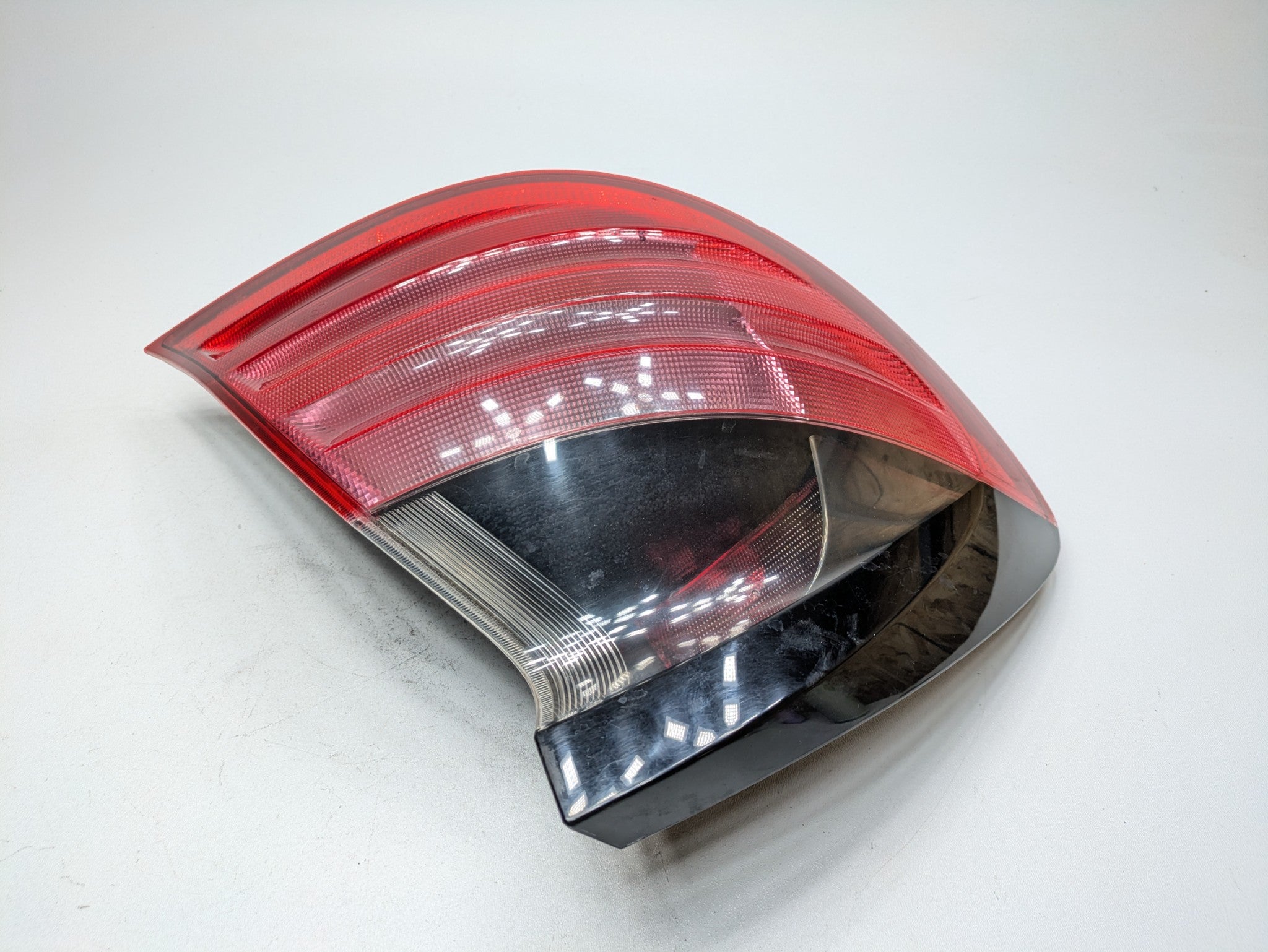 2004 - 2006 OEM MERCEDES-BENZ C230 REAR LEFT DRIVER SIDE TAIL LIGHT ASSEMBLY