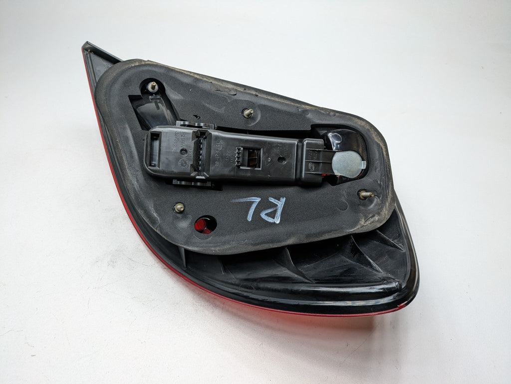 2004 - 2006 OEM MERCEDES-BENZ C230 REAR LEFT DRIVER SIDE TAIL LIGHT ASSEMBLY