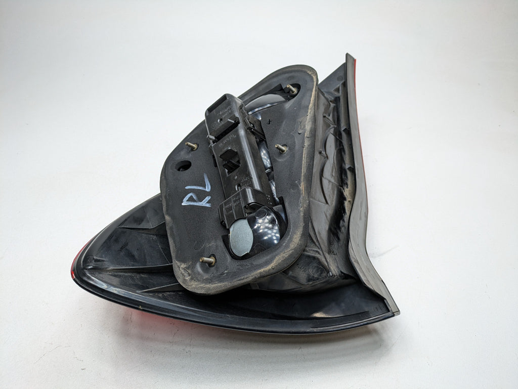 2004 - 2006 OEM MERCEDES-BENZ C230 REAR LEFT DRIVER SIDE TAIL LIGHT ASSEMBLY