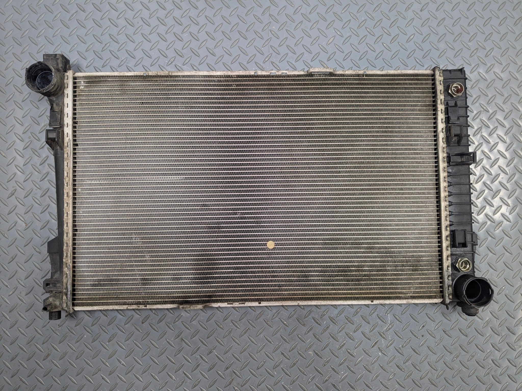 04 - 06 OEM MERCEDES-BENZ C230 ENGINE COOLING RADIATOR AUTOMATIC TRANSMISSION