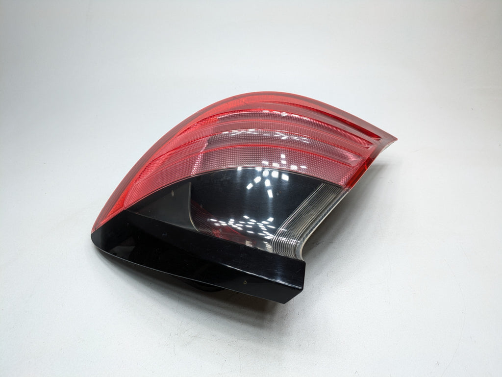 2004 - 2006 OEM MERCEDES-BENZ C230 REAR RIGHT PASSENGER SIDE TAIL LIGHT ASSEMBLY