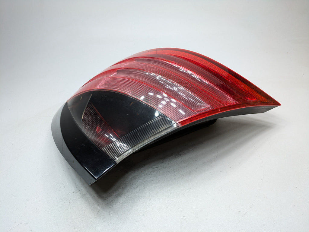 2004 - 2006 OEM MERCEDES-BENZ C230 REAR RIGHT PASSENGER SIDE TAIL LIGHT ASSEMBLY