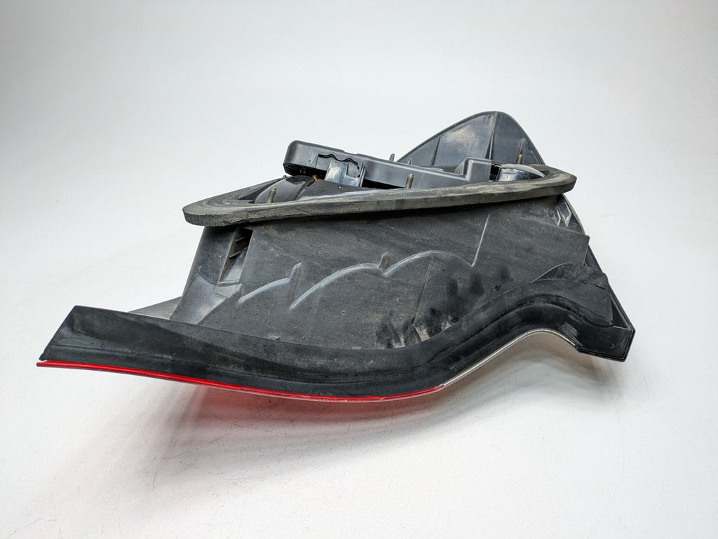 2004 - 2006 OEM MERCEDES-BENZ C230 REAR RIGHT PASSENGER SIDE TAIL LIGHT ASSEMBLY