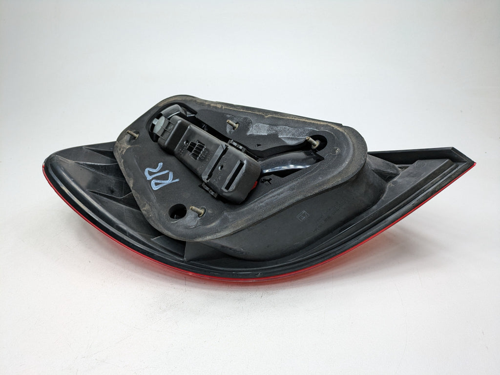 2004 - 2006 OEM MERCEDES-BENZ C230 REAR RIGHT PASSENGER SIDE TAIL LIGHT ASSEMBLY