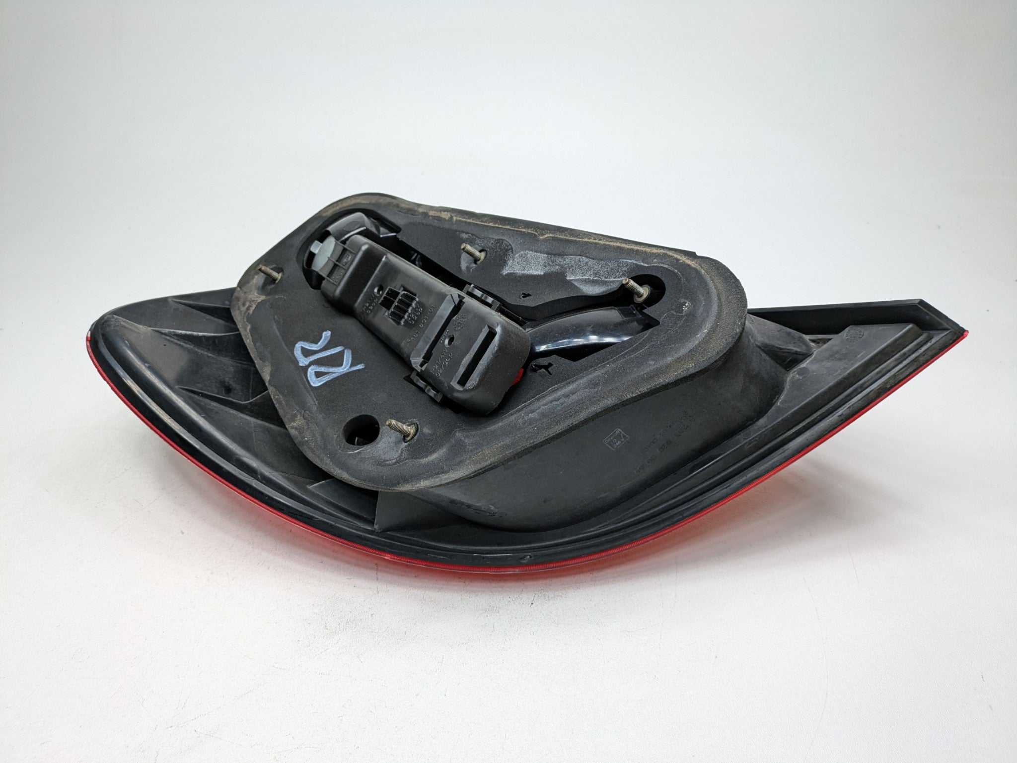 2004 - 2006 OEM MERCEDES-BENZ C230 REAR RIGHT PASSENGER SIDE TAIL LIGHT ASSEMBLY