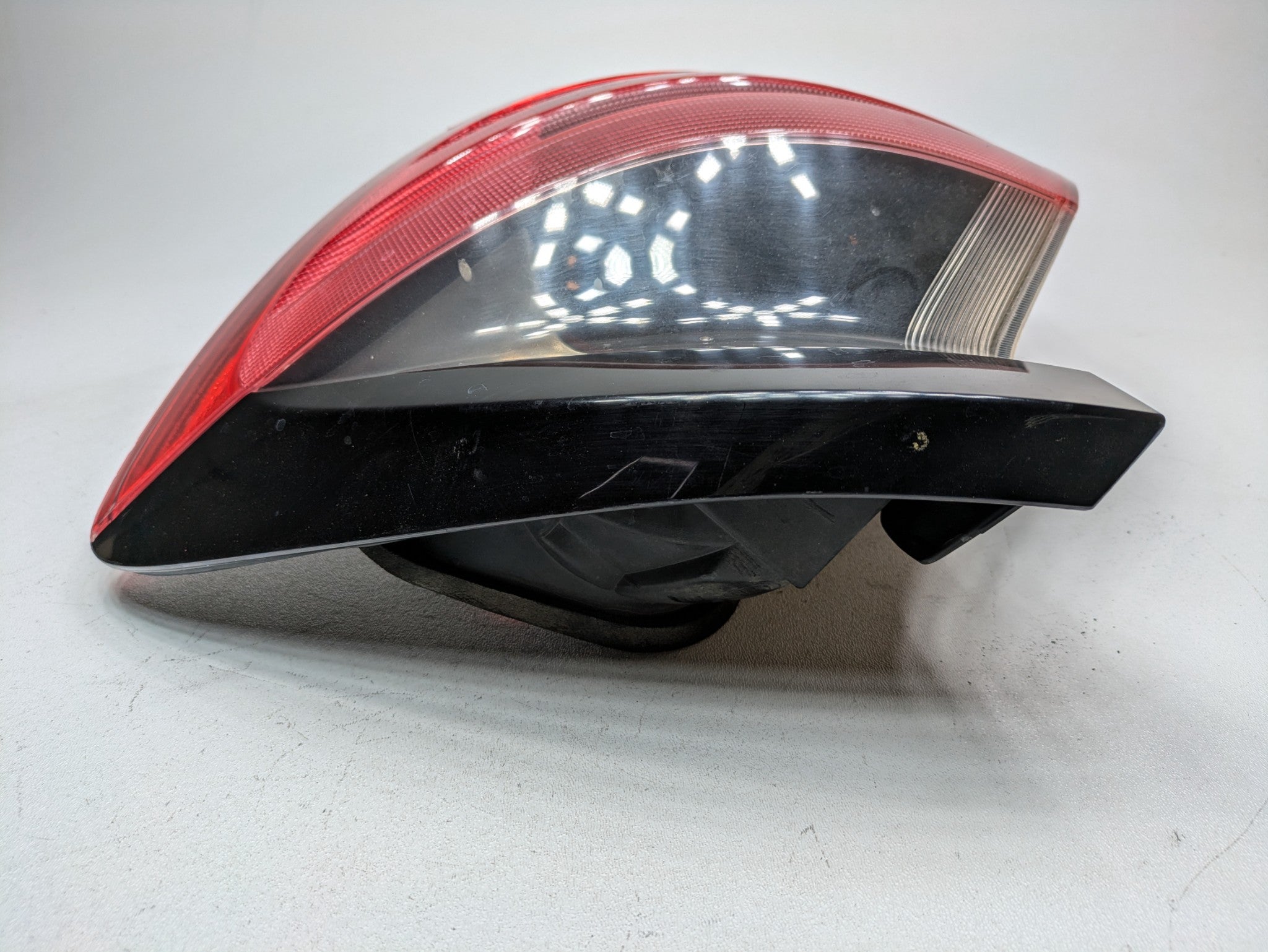 2004 - 2006 OEM MERCEDES-BENZ C230 REAR RIGHT PASSENGER SIDE TAIL LIGHT ASSEMBLY