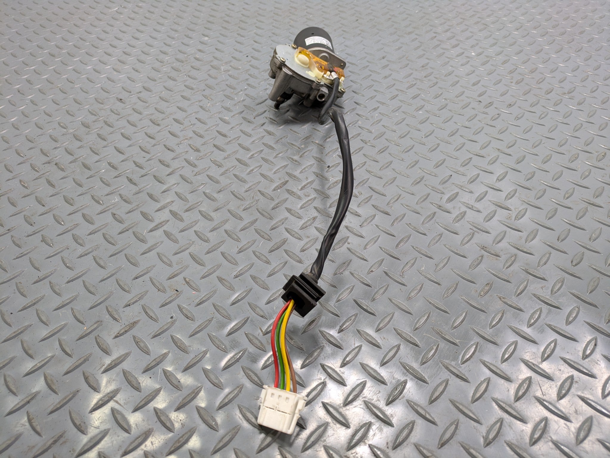 2004 - 2006 OEM MERCEDES-BENZ C230 FRONT WINDSHIELD WASHER WIPER MOTOR