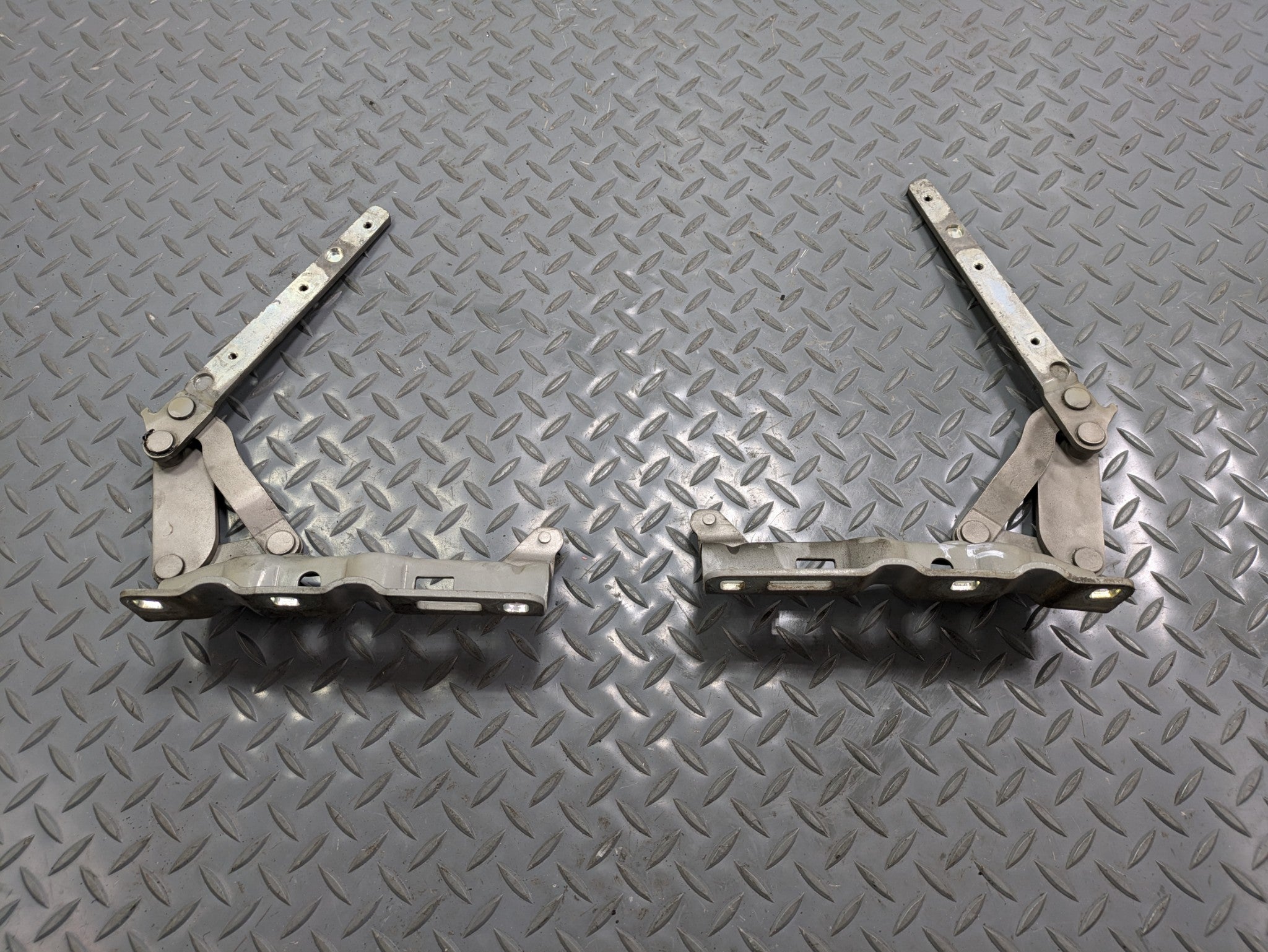 2004 - 2006 OEM MERCEDES-BENZ C230 FRONT LEFT AND RIGHT SIDE HOOD HINGE SET