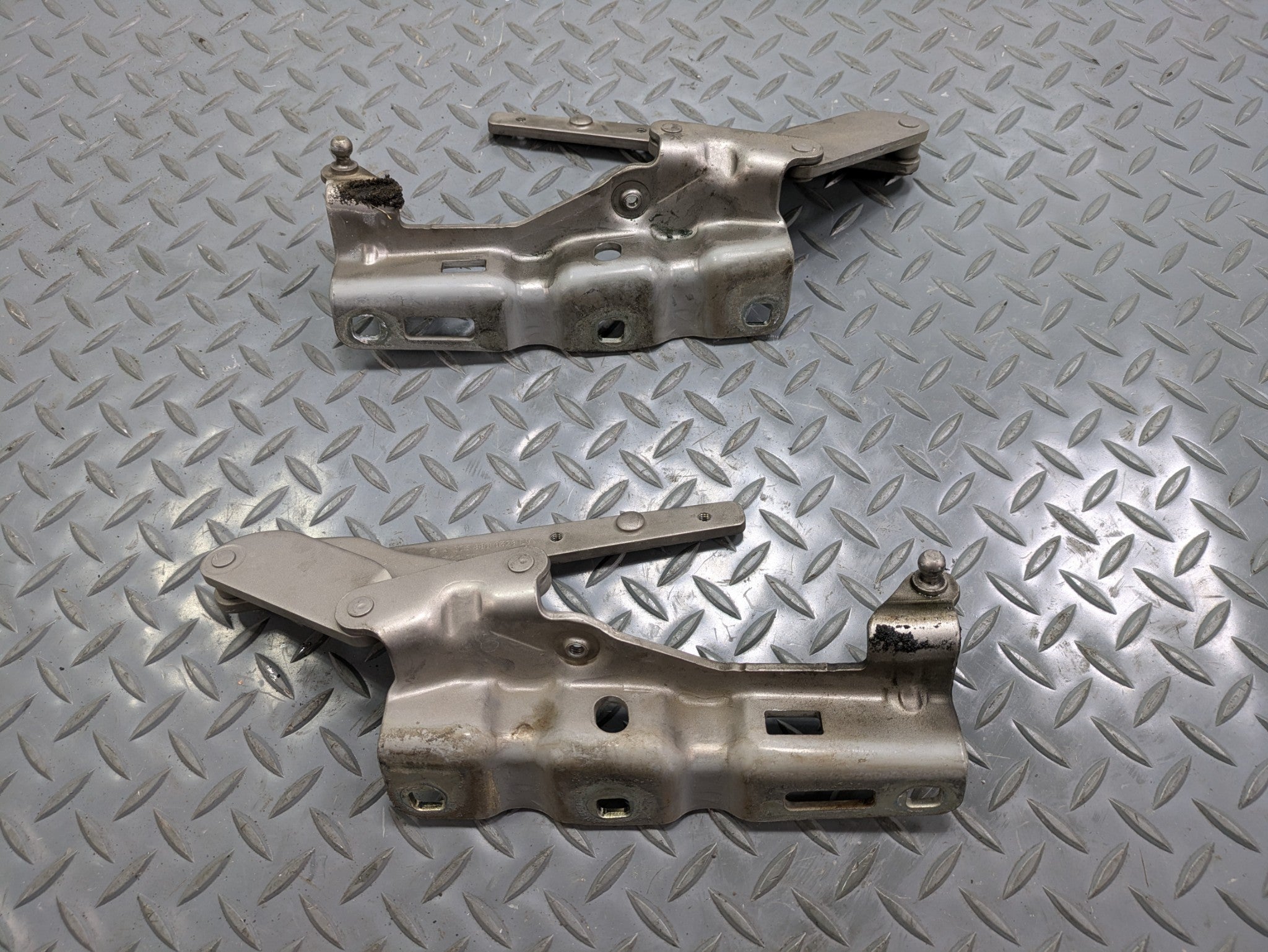 2004 - 2006 OEM MERCEDES-BENZ C230 FRONT LEFT AND RIGHT SIDE HOOD HINGE SET