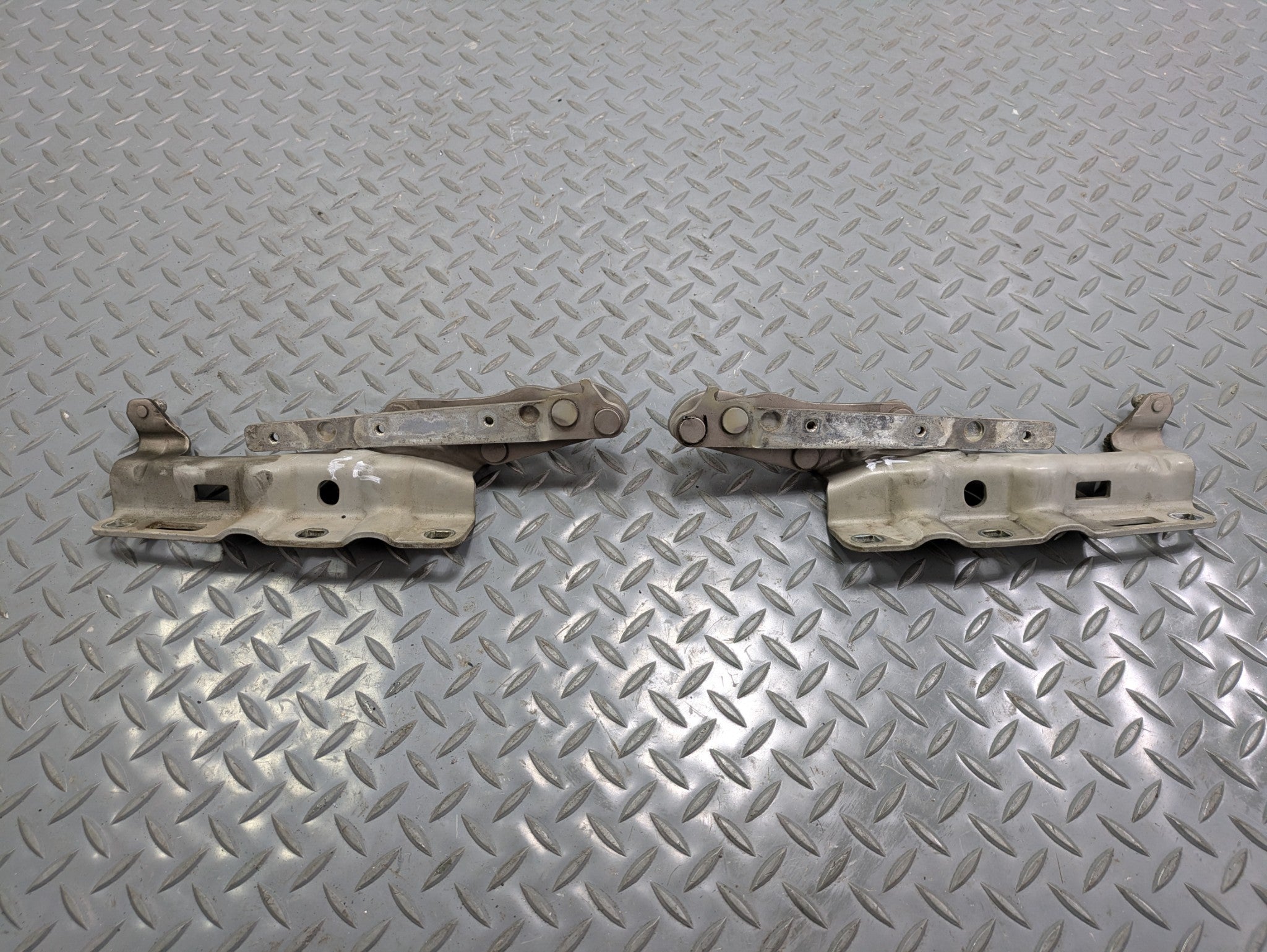 2004 - 2006 OEM MERCEDES-BENZ C230 FRONT LEFT AND RIGHT SIDE HOOD HINGE SET