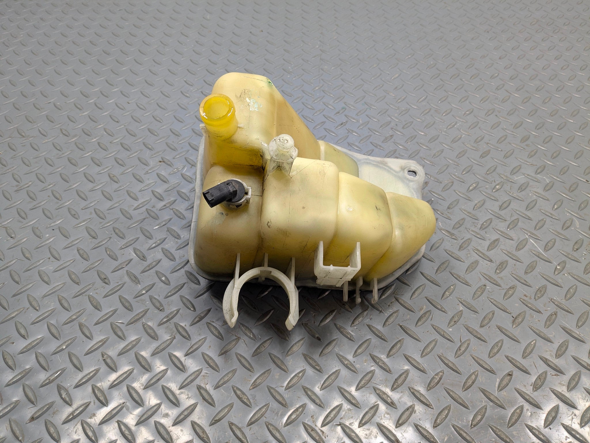 2004 - 2006 OEM MERCEDES-BENZ C230 ENGINE COOLANT RECOVERY BOTTLE