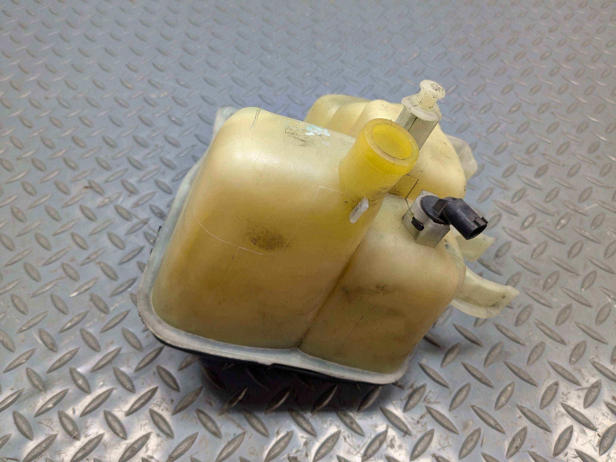 2004 - 2006 OEM MERCEDES-BENZ C230 ENGINE COOLANT RECOVERY BOTTLE