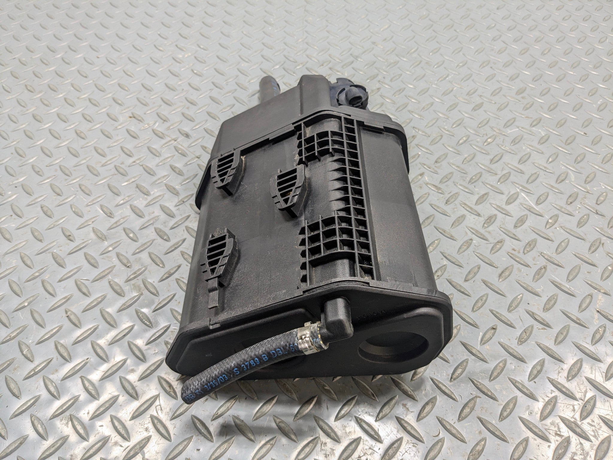 04 - 06 OEM MERCEDES-BENZ C230  FUEL SMOG CHARCOAL CANISTER EVAP EVAPORATOR
