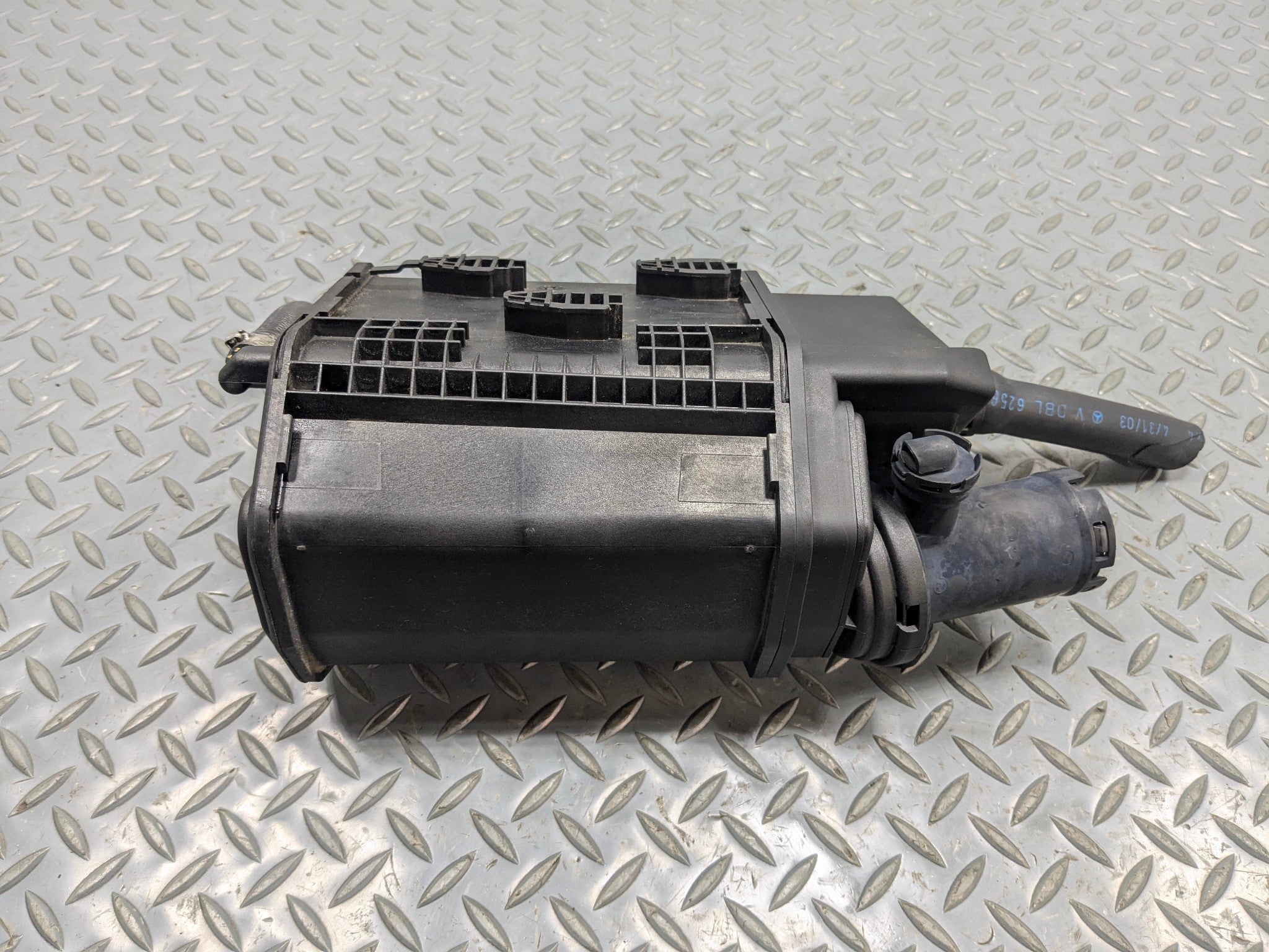 04 - 06 OEM MERCEDES-BENZ C230  FUEL SMOG CHARCOAL CANISTER EVAP EVAPORATOR
