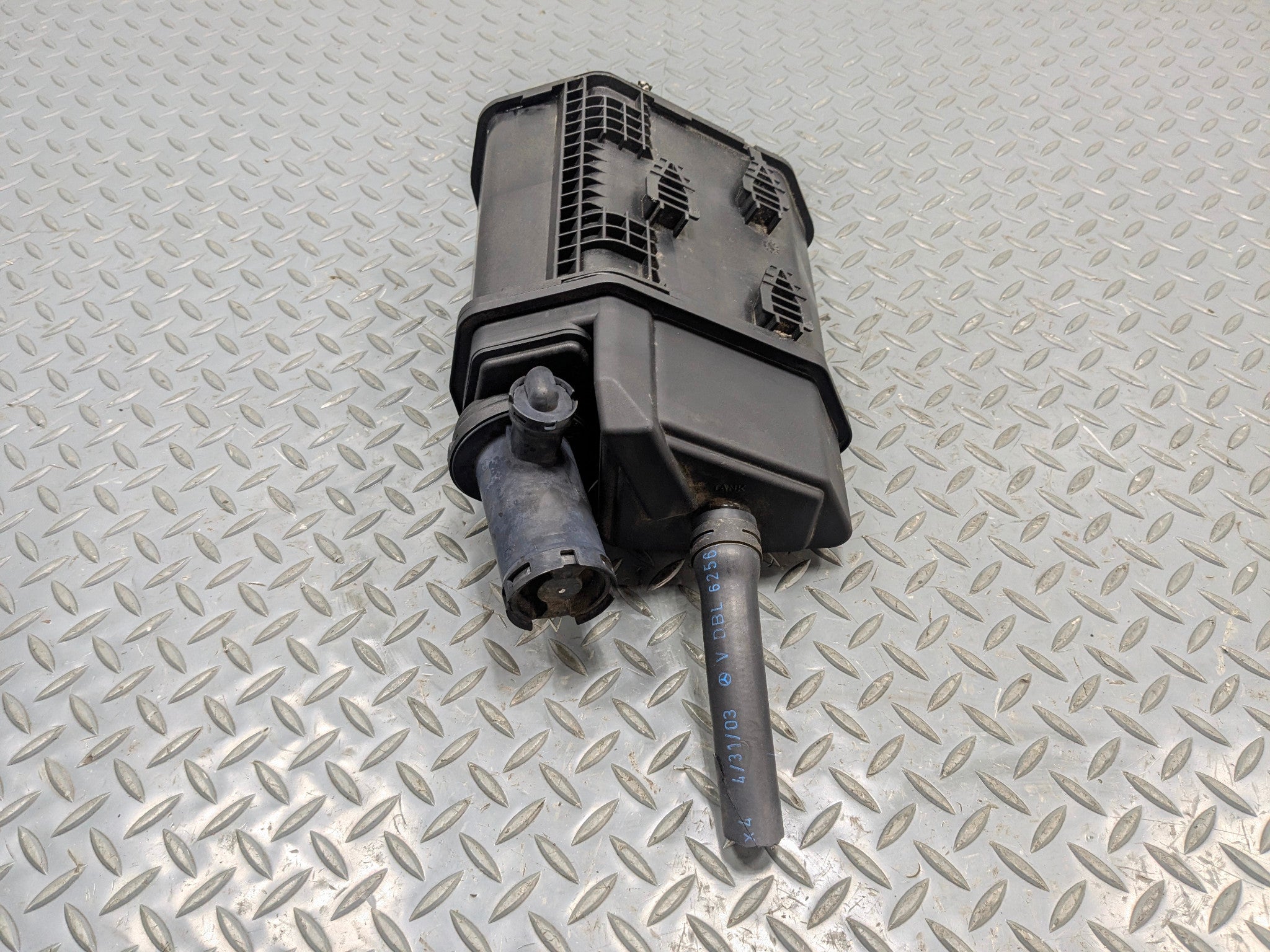 04 - 06 OEM MERCEDES-BENZ C230  FUEL SMOG CHARCOAL CANISTER EVAP EVAPORATOR