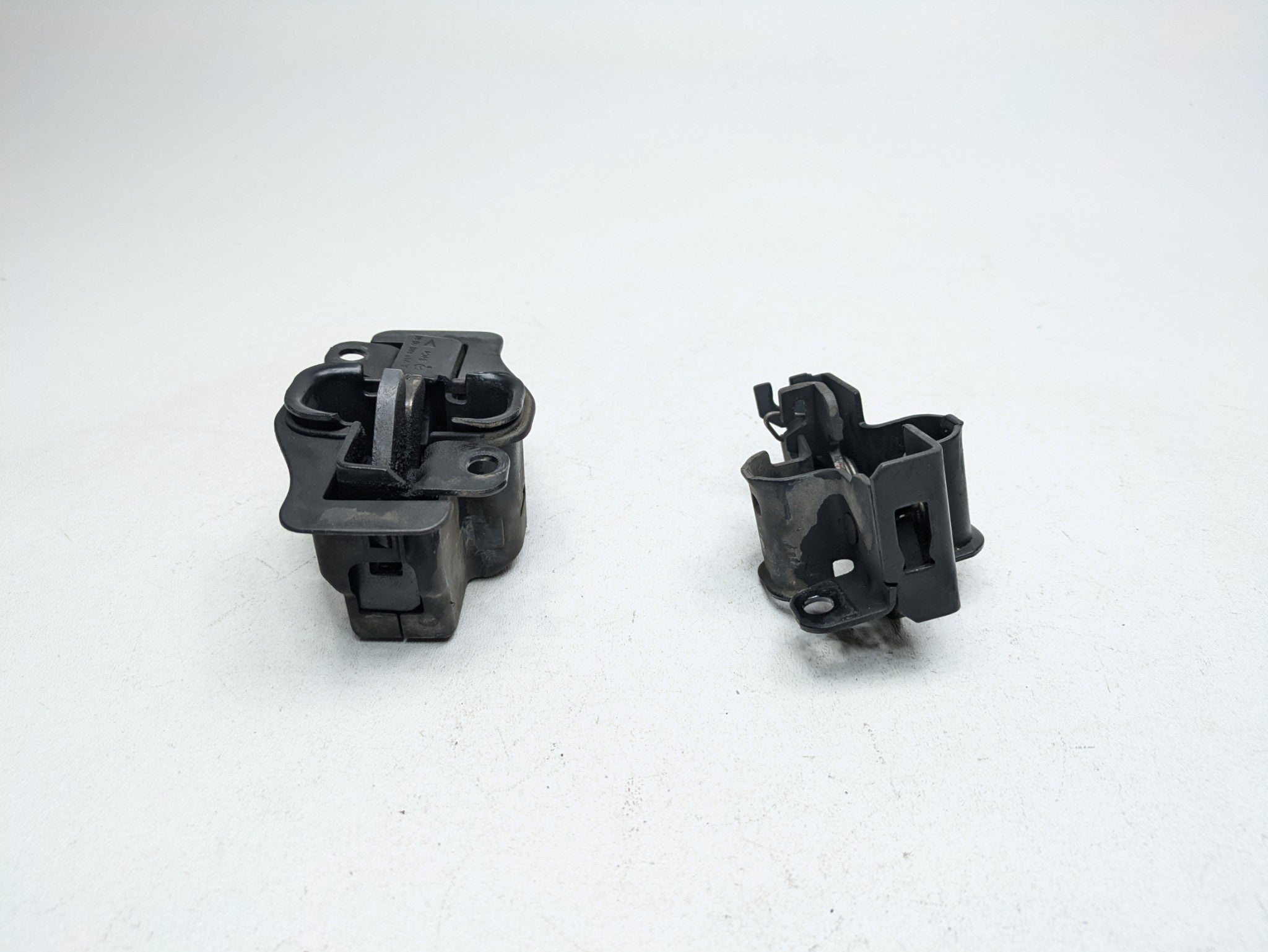 2004 - 2006 OEM MERCEDES-BENZ C230 FRONT LEFT AND RIGHT SIDE HOOD LATCH LOCK