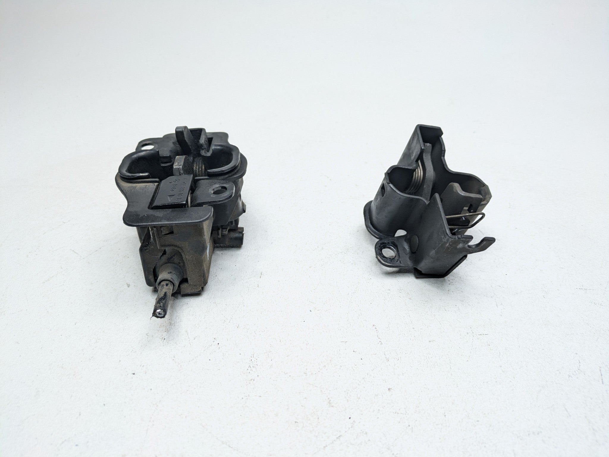 2004 - 2006 OEM MERCEDES-BENZ C230 FRONT LEFT AND RIGHT SIDE HOOD LATCH LOCK